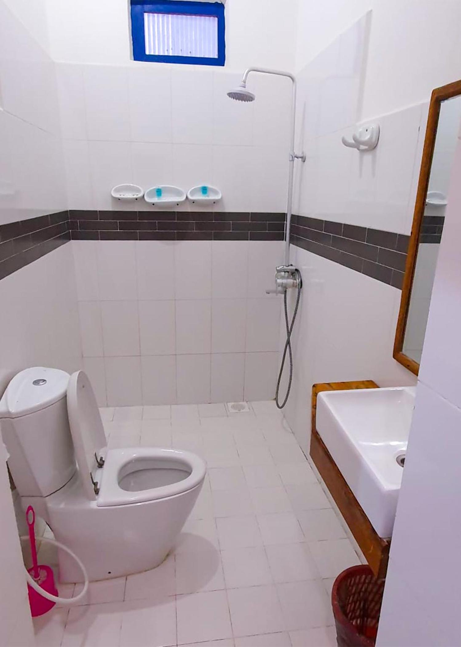 Double Room with Private Bathroom - Photo 7