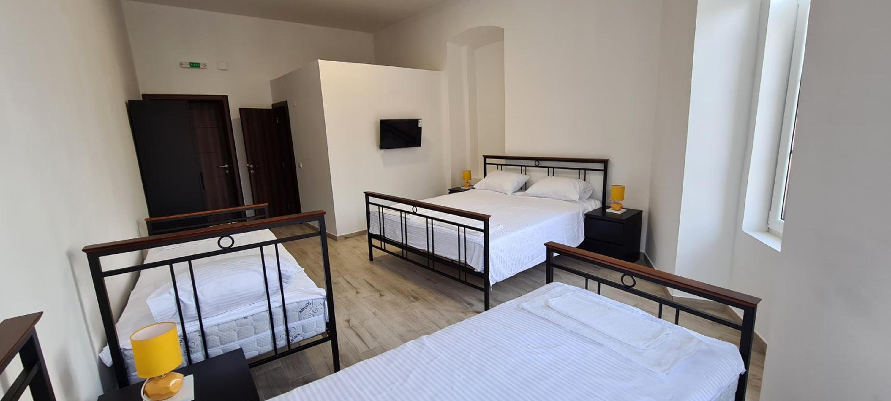 Quadruple Room with Private Bathroom photo 3