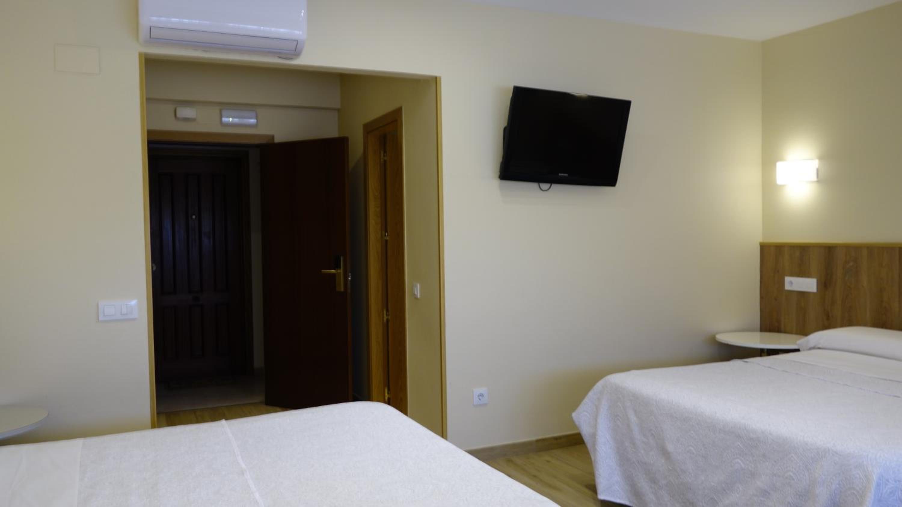Quadruple Room - Photo 4