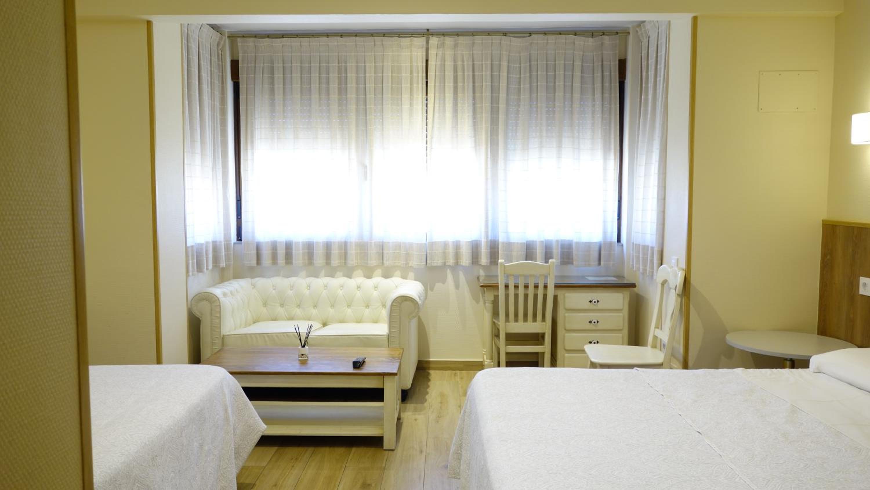 Quadruple Room - Photo 5