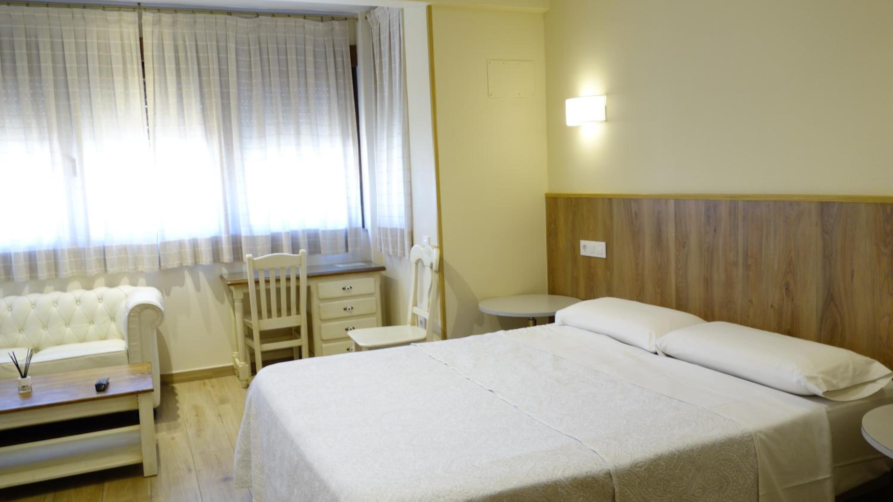 Quadruple Room - Photo 7