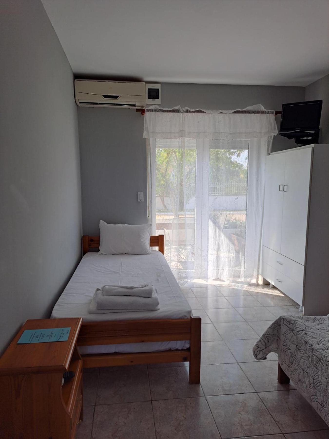 Basic Triple Room