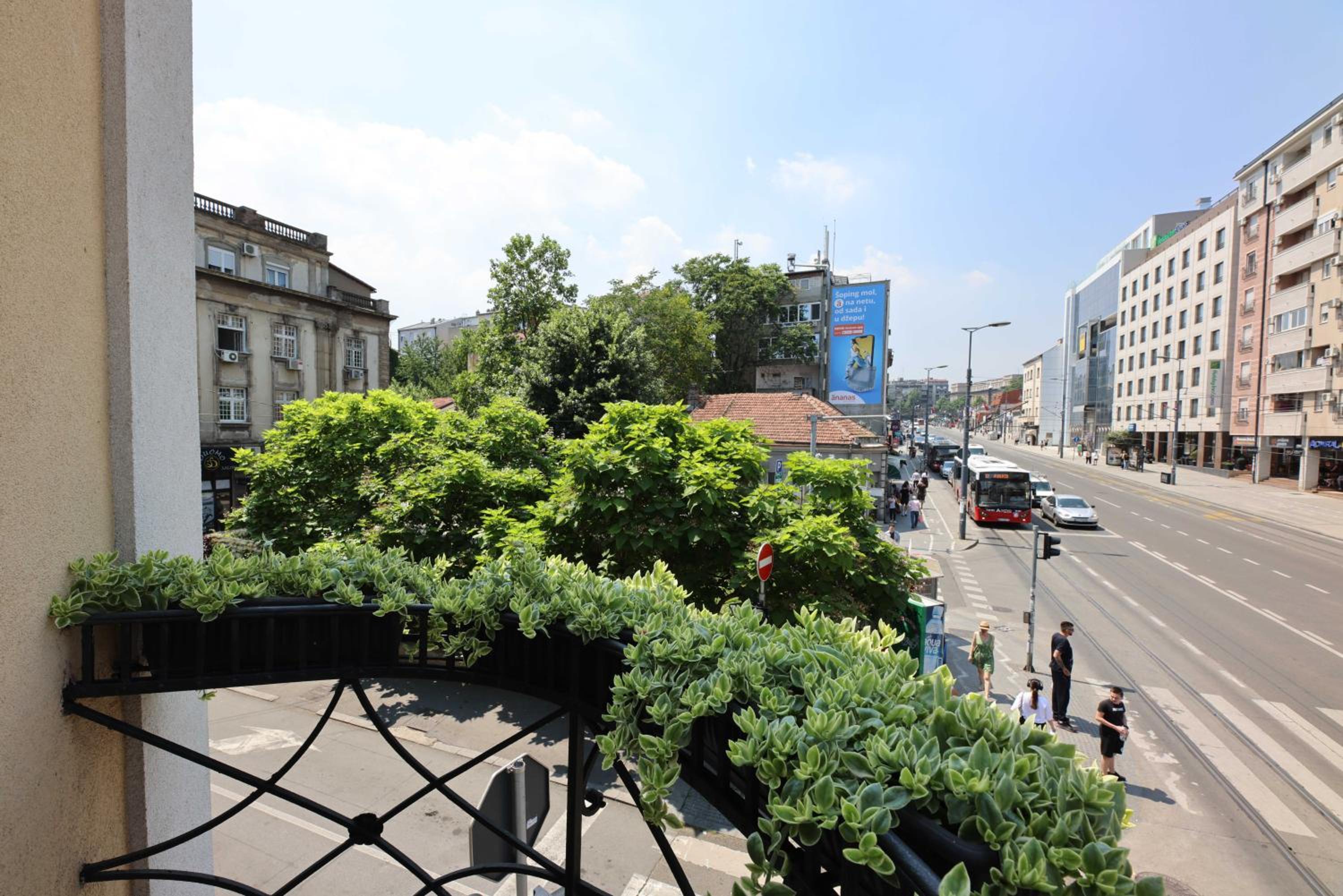Deluxe Double Room with Balcony - Photo 9