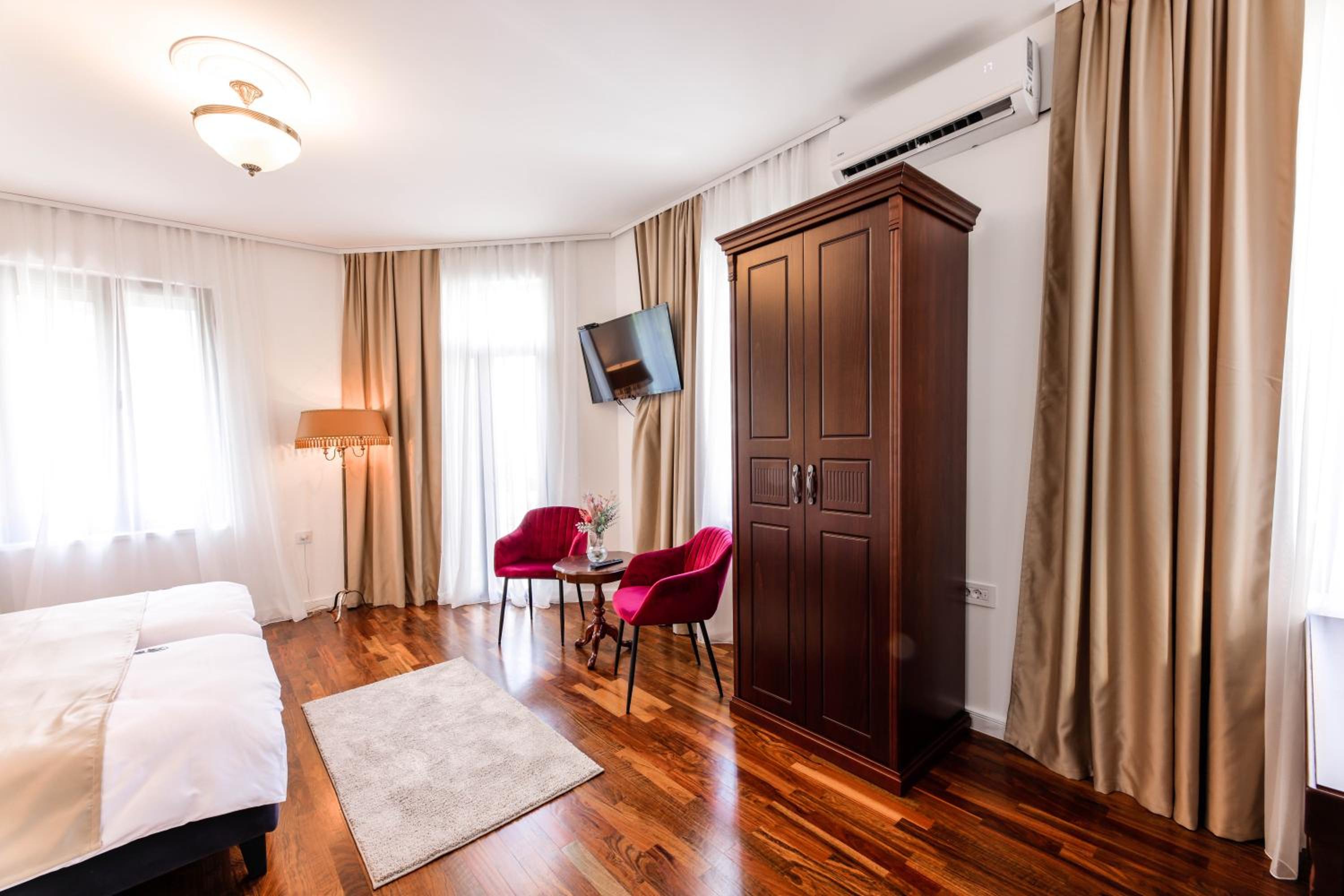 Deluxe Double Room with Balcony - Photo 2