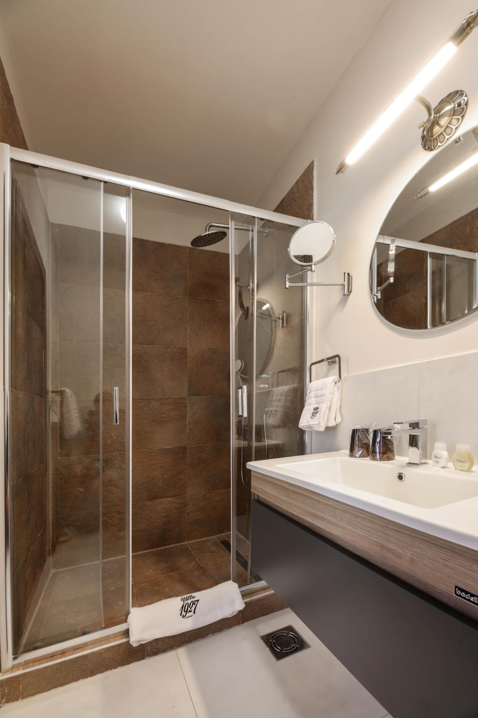 Deluxe Double Room with Balcony - Photo 3
