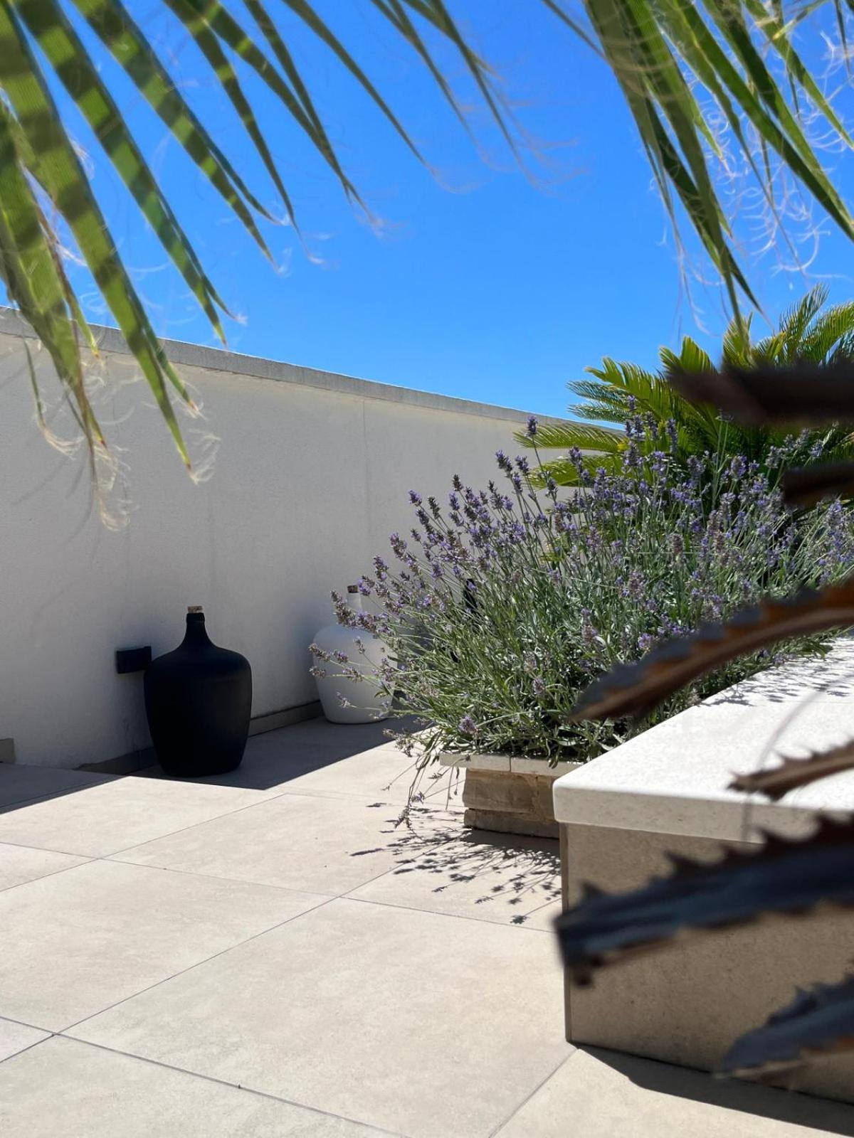 Double Room with Pool View - Photo 15