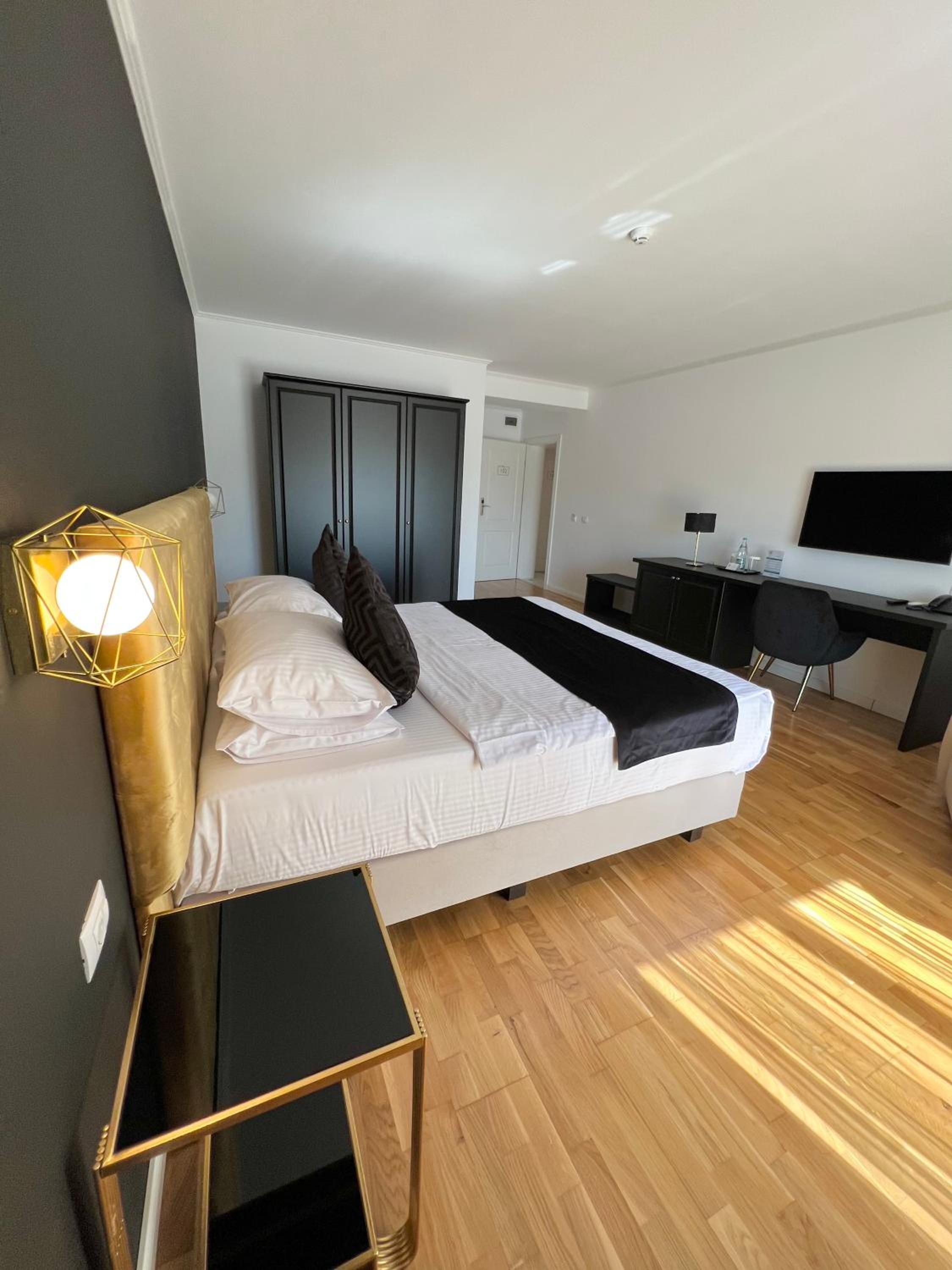 Deluxe Double or Twin Room with Balcony - Photo 70