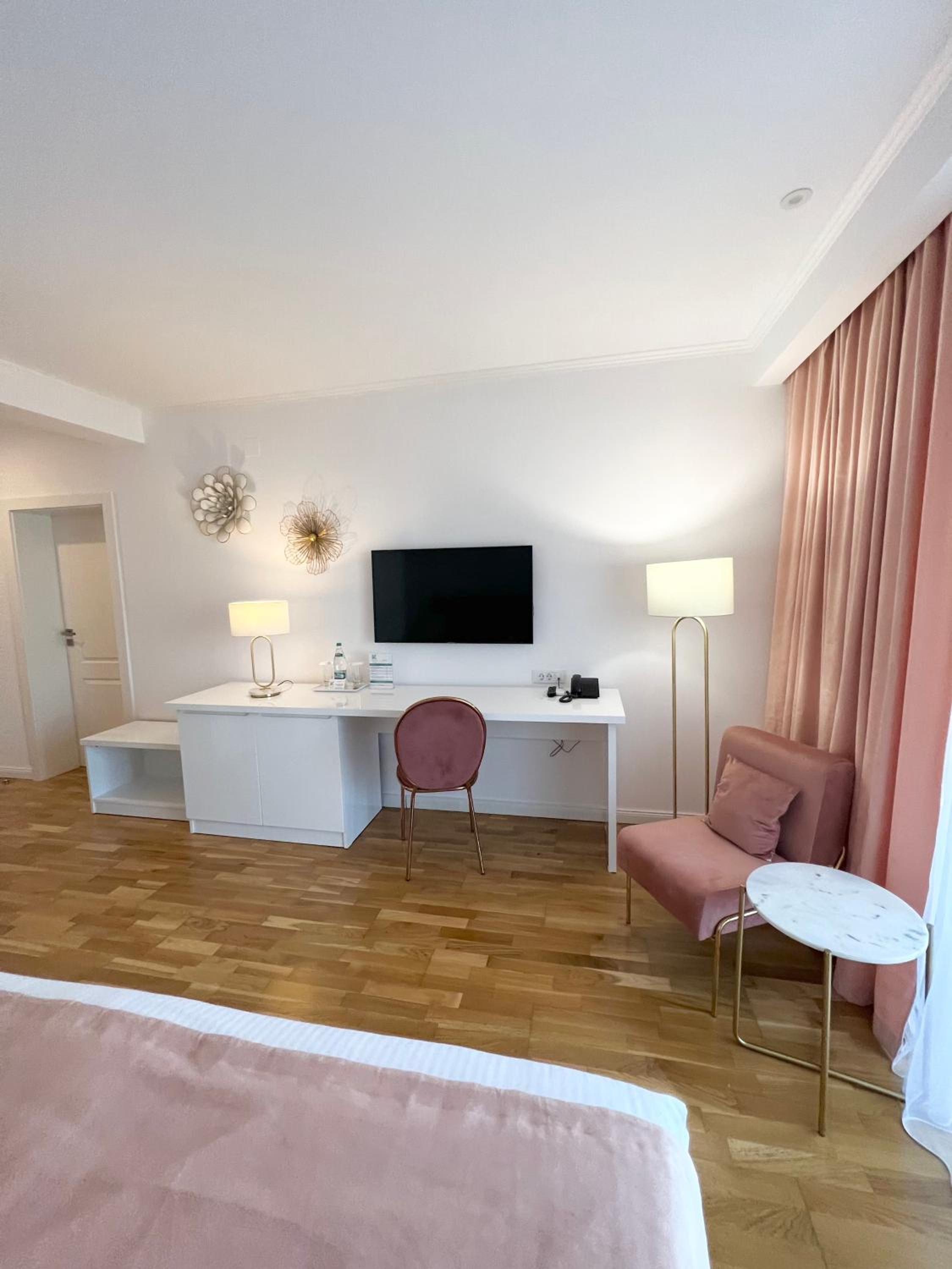 Deluxe Double or Twin Room with Garden View - Photo 32