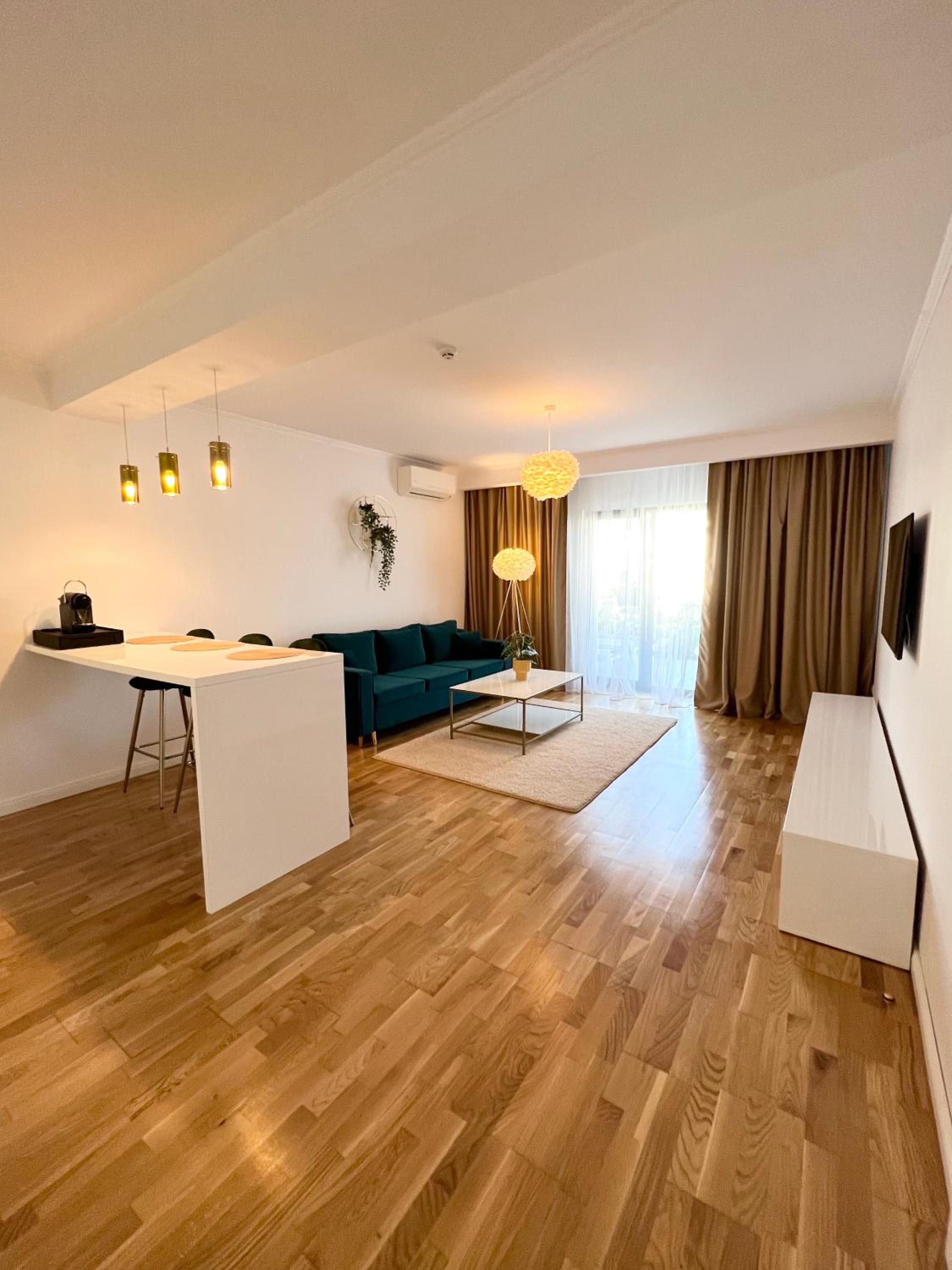 Apartment with Terrace - Photo 5