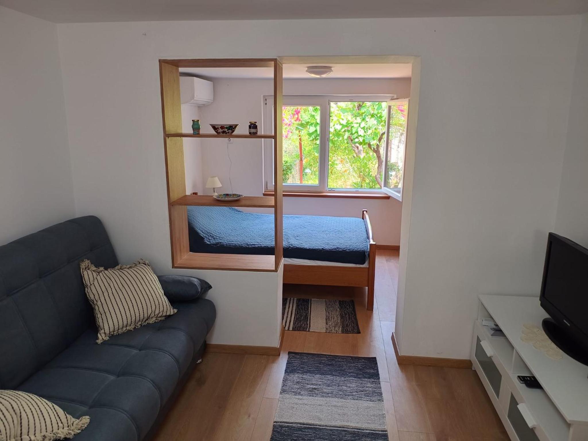 One-Bedroom Apartment photo 1