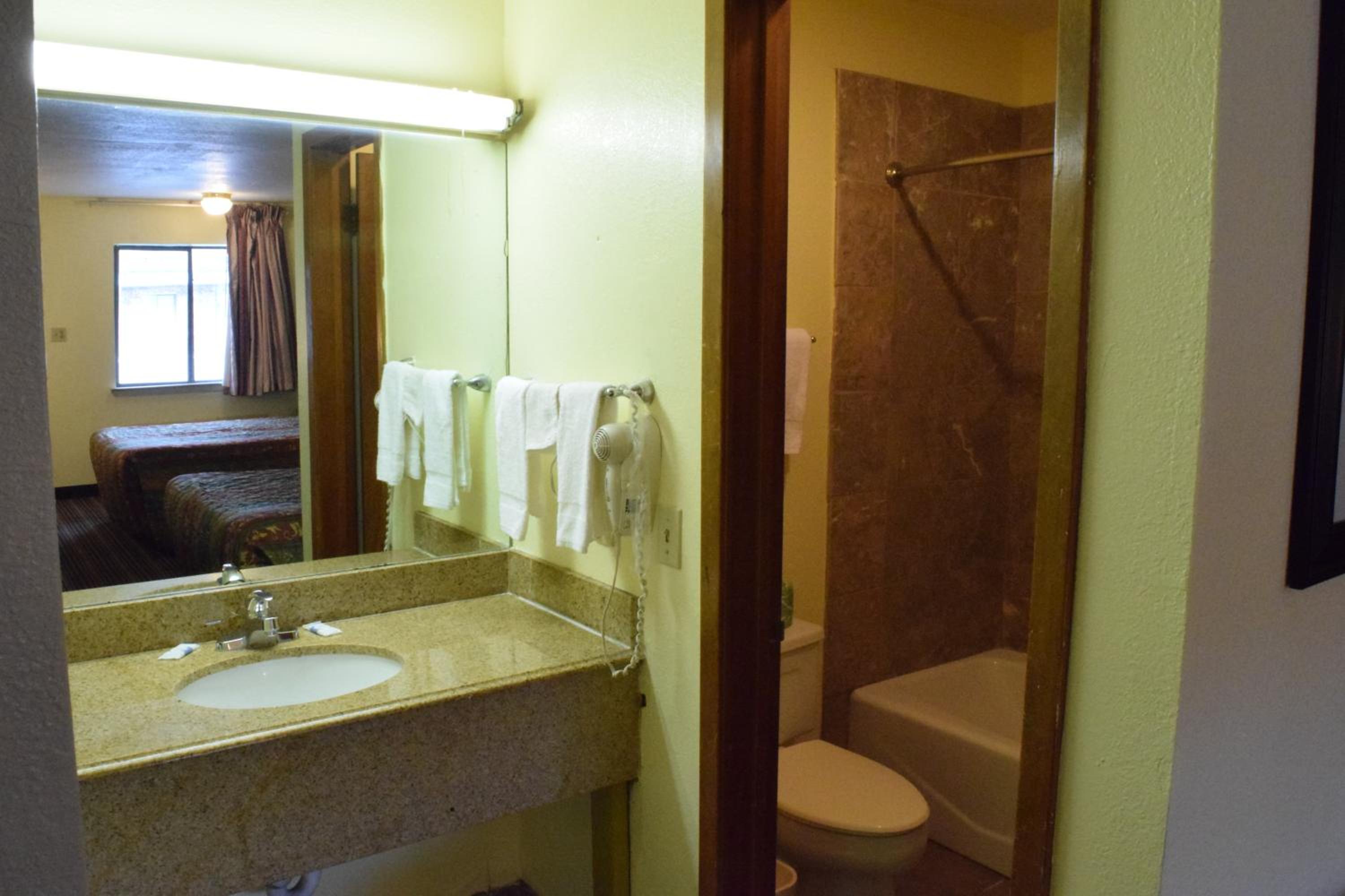 Double Room - Photo 4