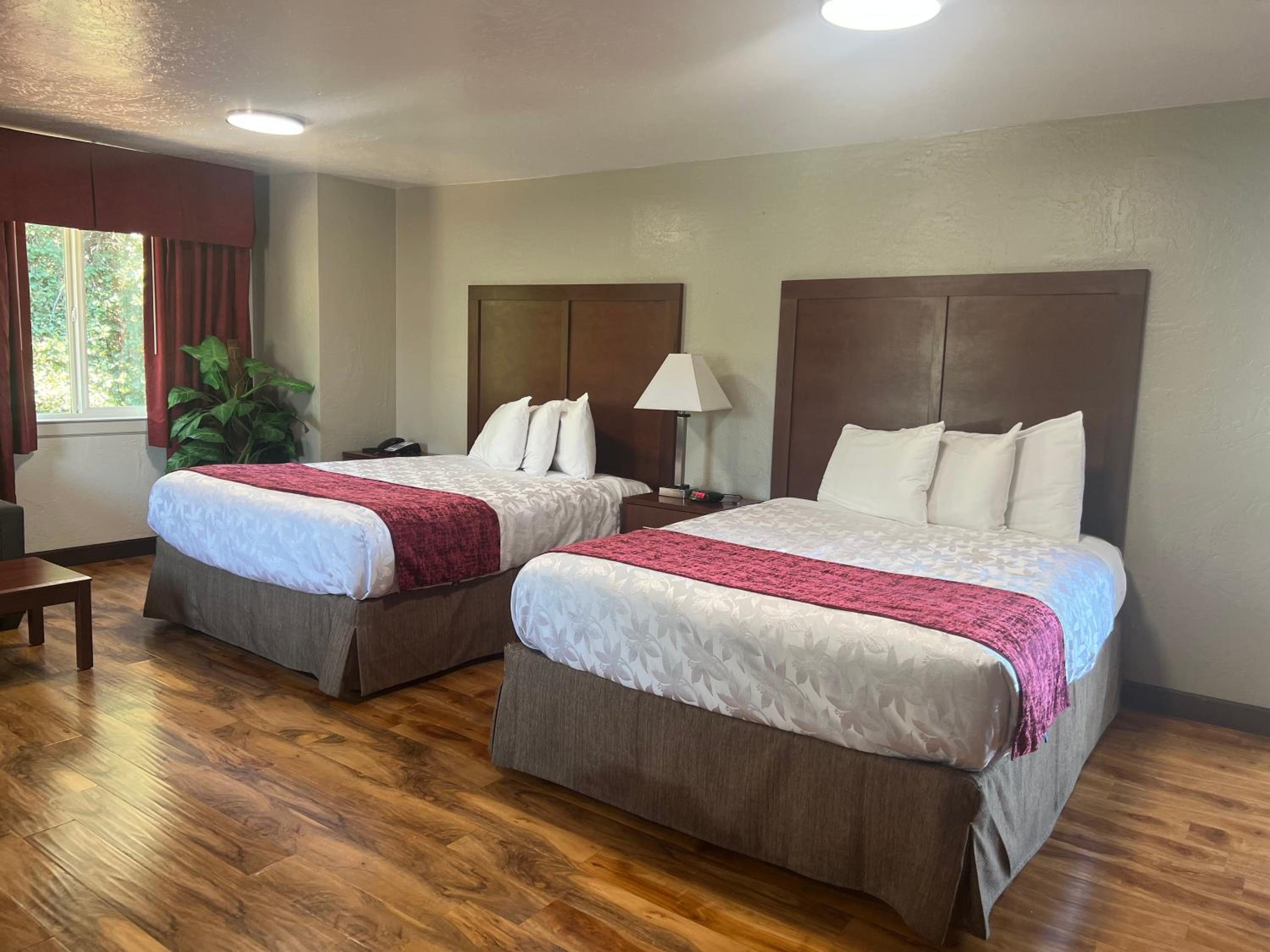 Queen Room with Two Queen Beds - Photo 7