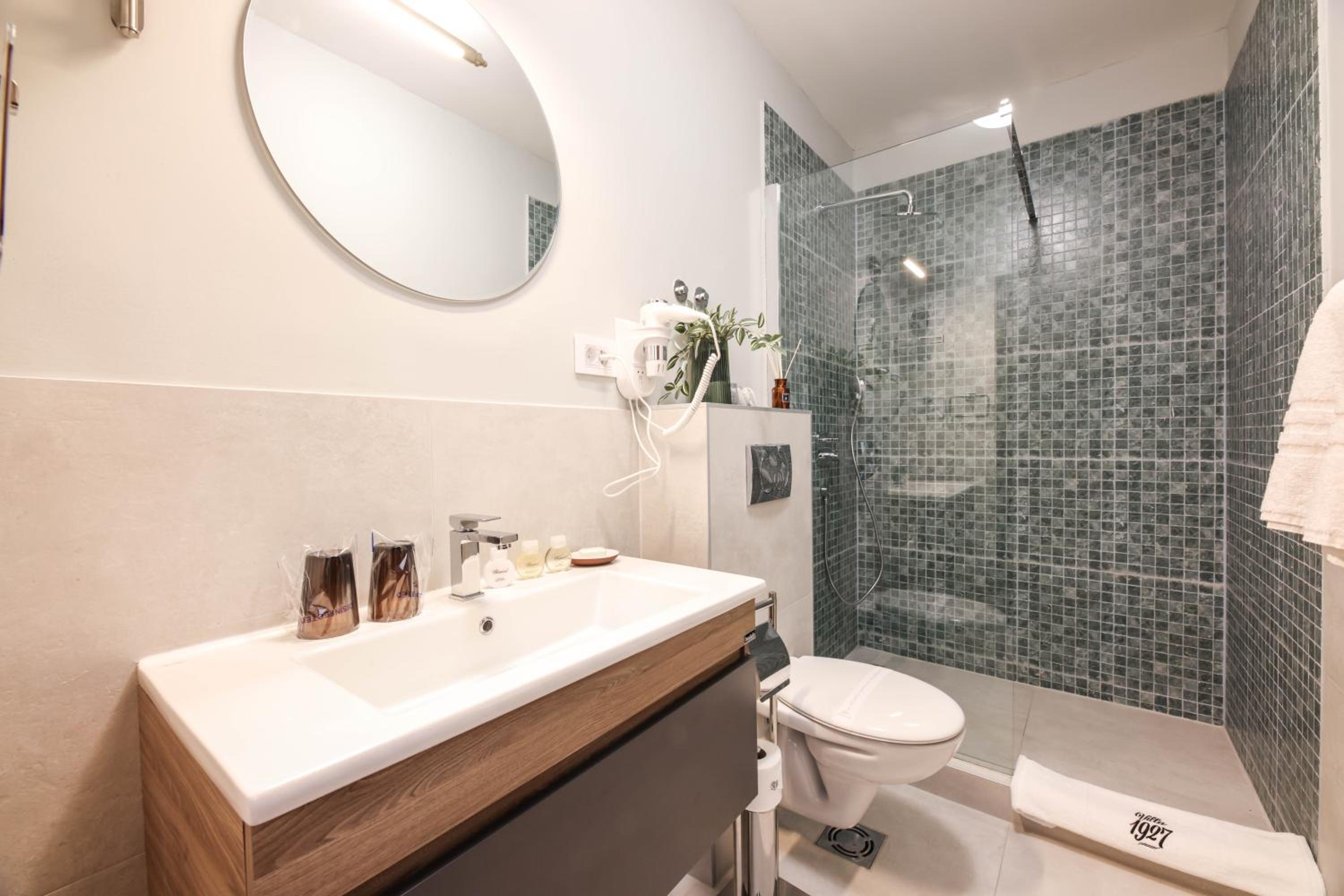 Double Room - Photo 2