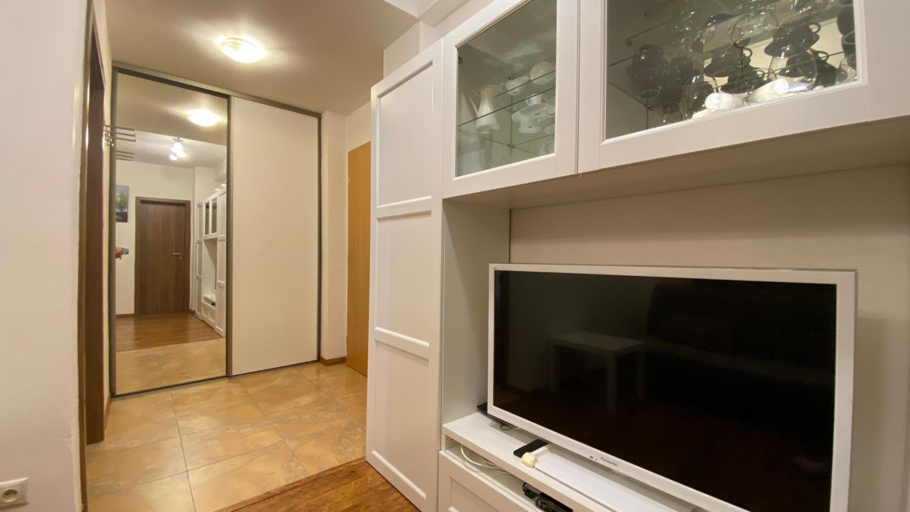One-Bedroom Apartment with Balcony and Forest View photo 2