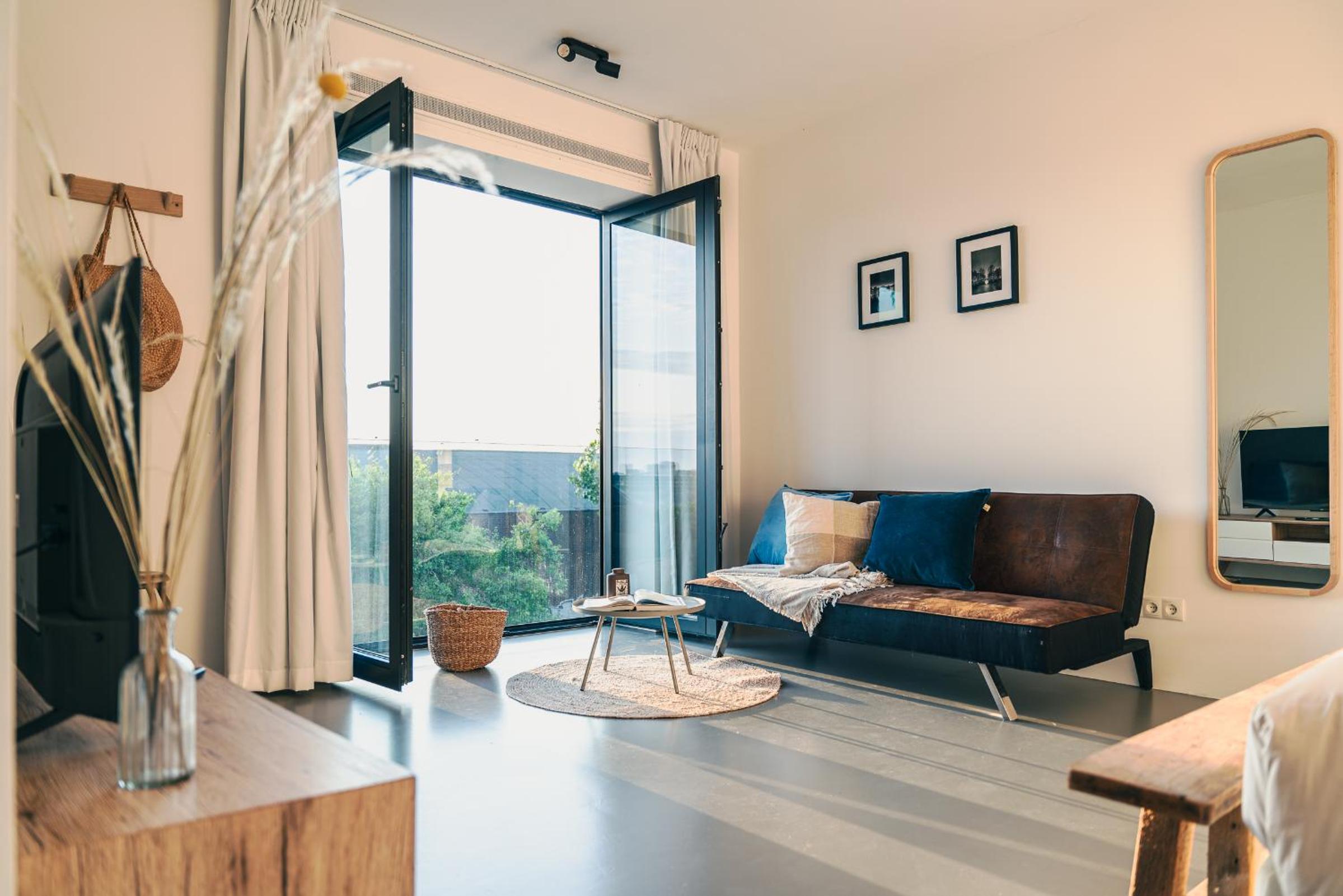 Studio Apartment photo 1