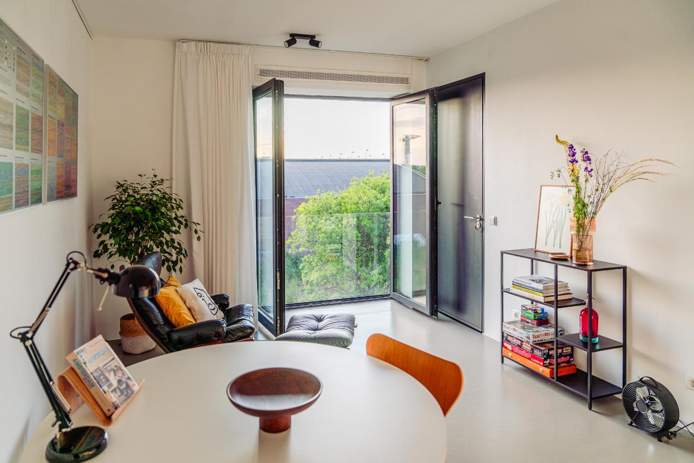 Studio Apartment photo 2