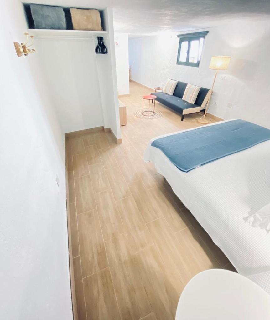 One-Bedroom Apartment photo 3