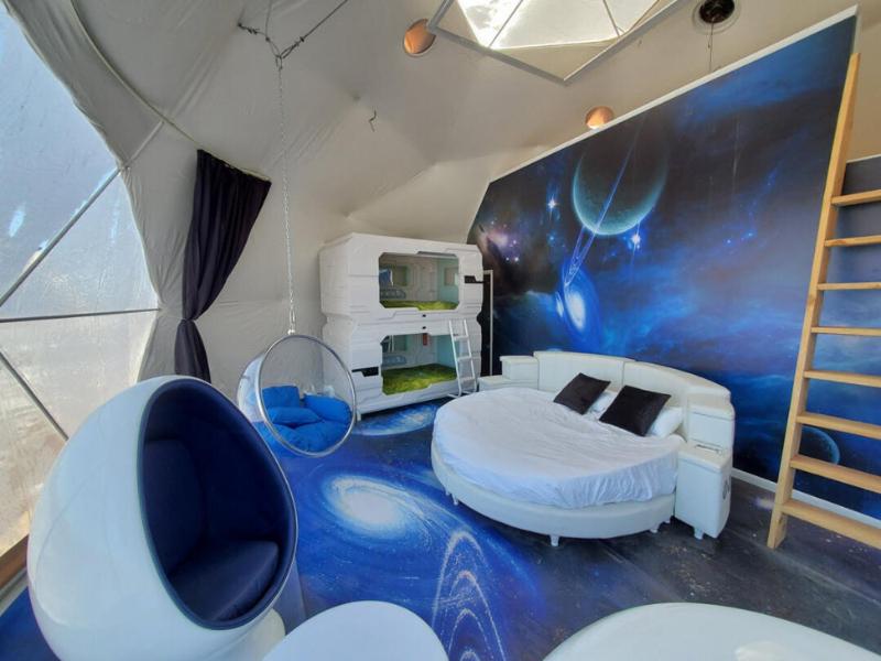 Deluxe Family Suite - Photo 6
