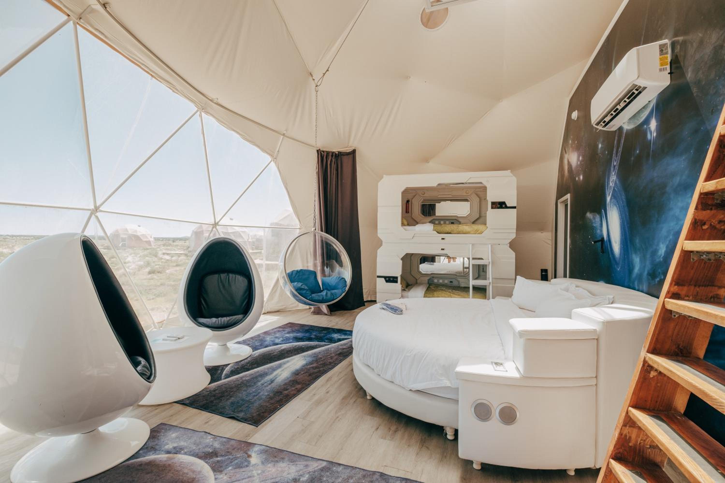 Deluxe Family Suite - Photo 5