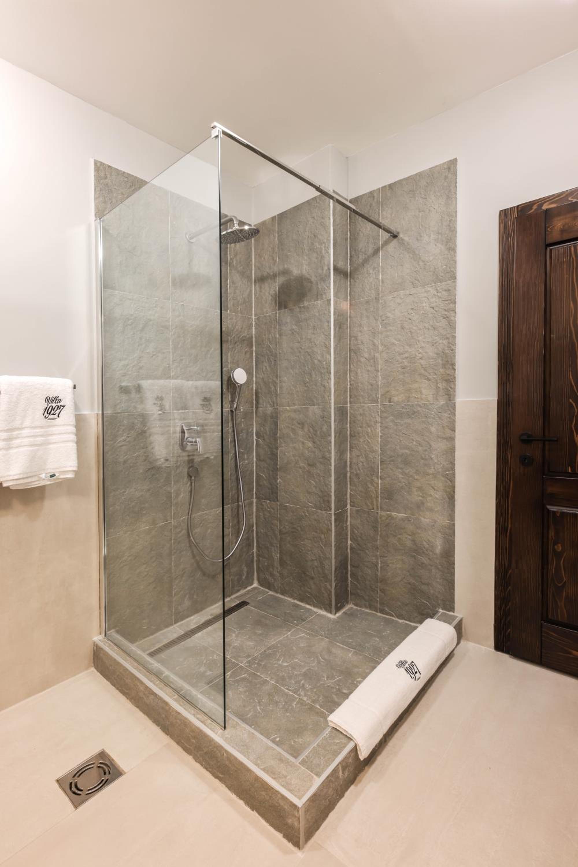 Family Suite - Photo 11