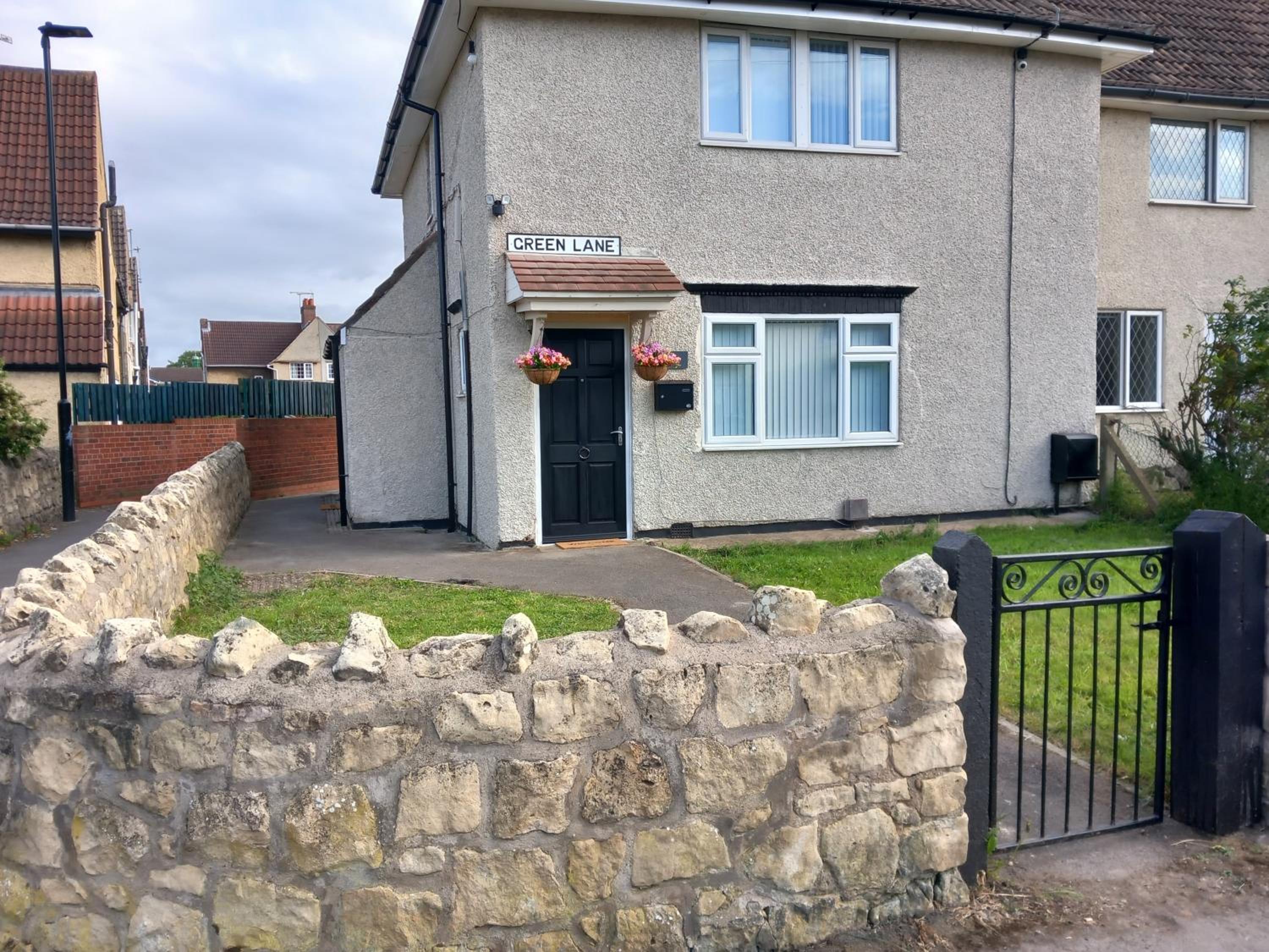 Three-Bedroom House photo 2