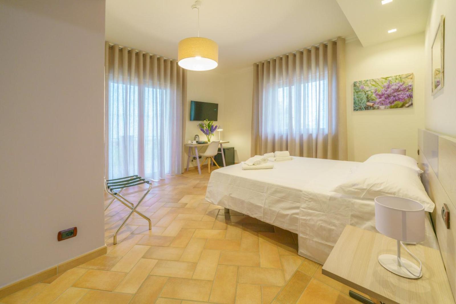 Deluxe Double Room with Balcony and Sea View photo 1