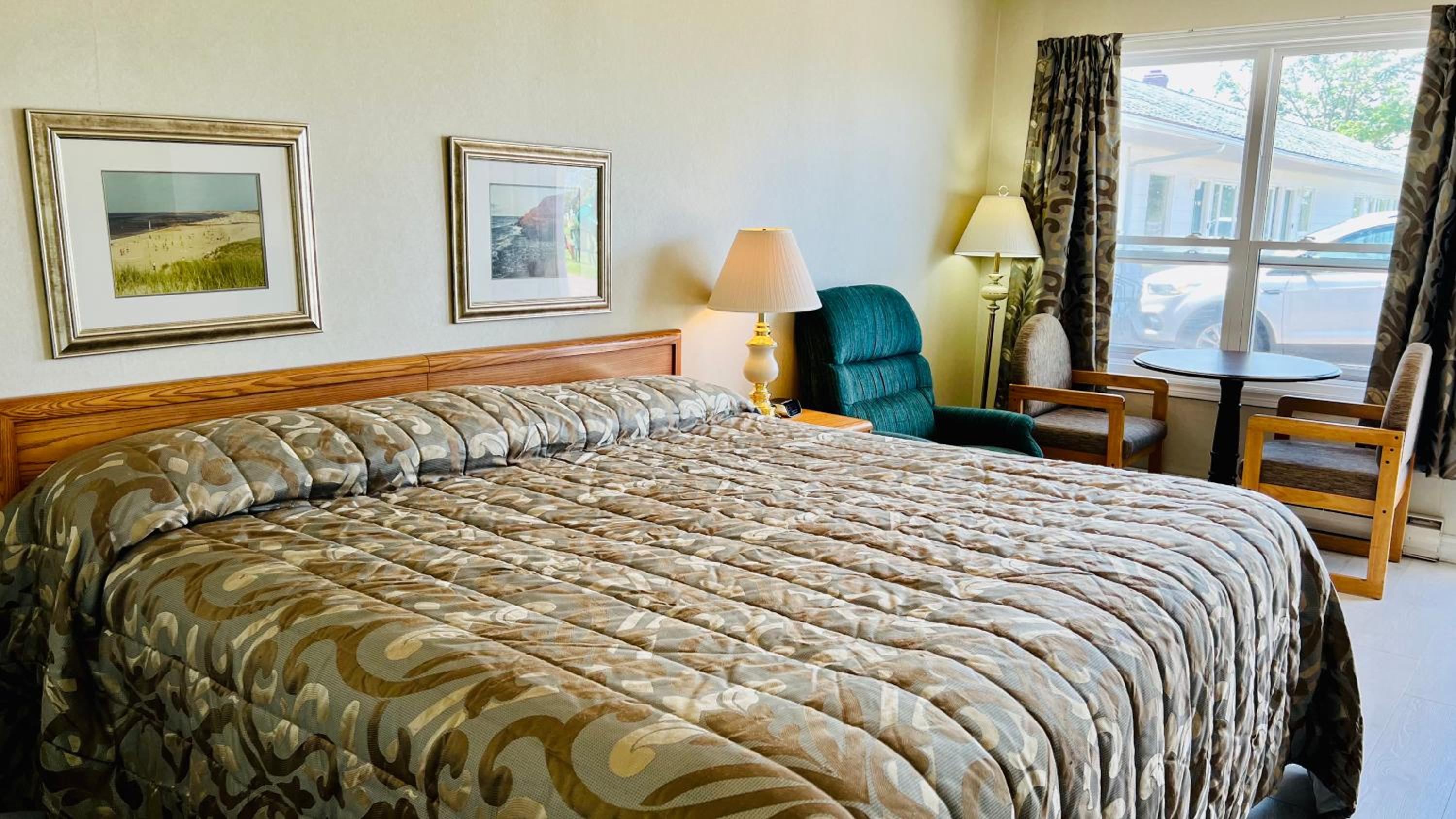 Deluxe King Room - Photo 1