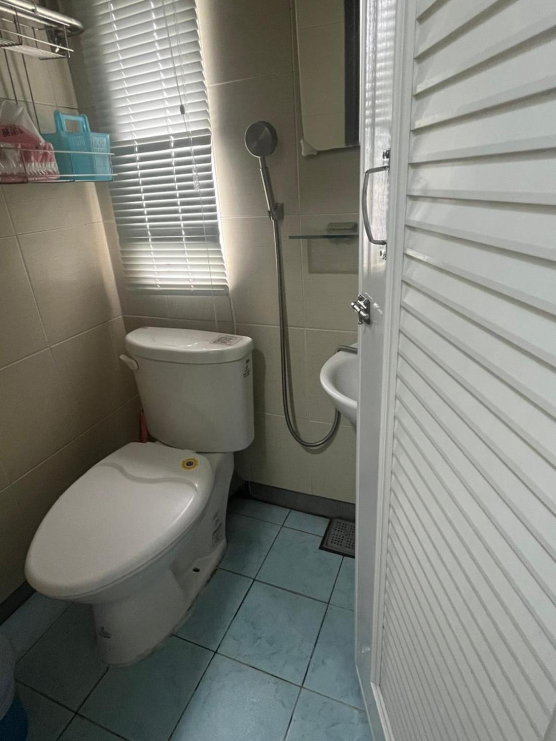 Single Room with Private Bathroom photo 3