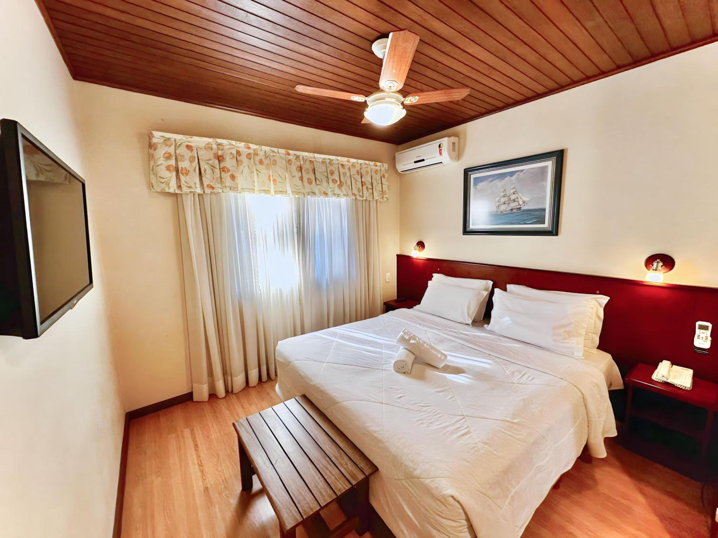 Suite - Photo 1