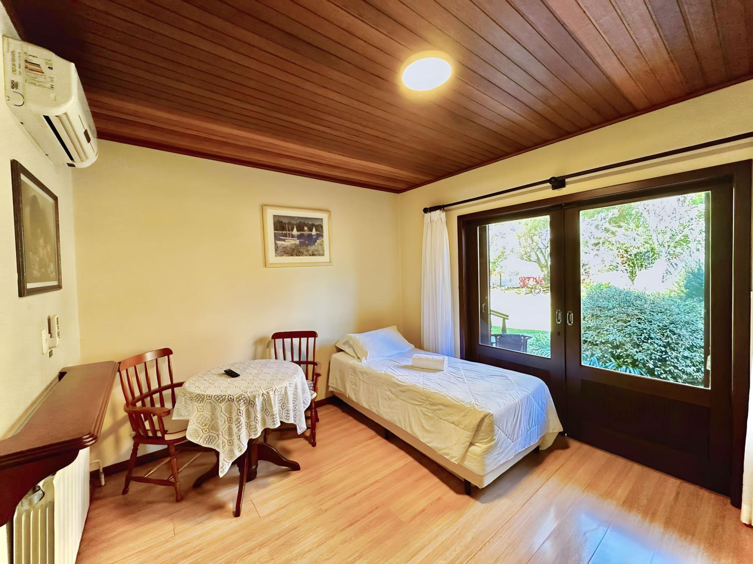Suite - Photo 8