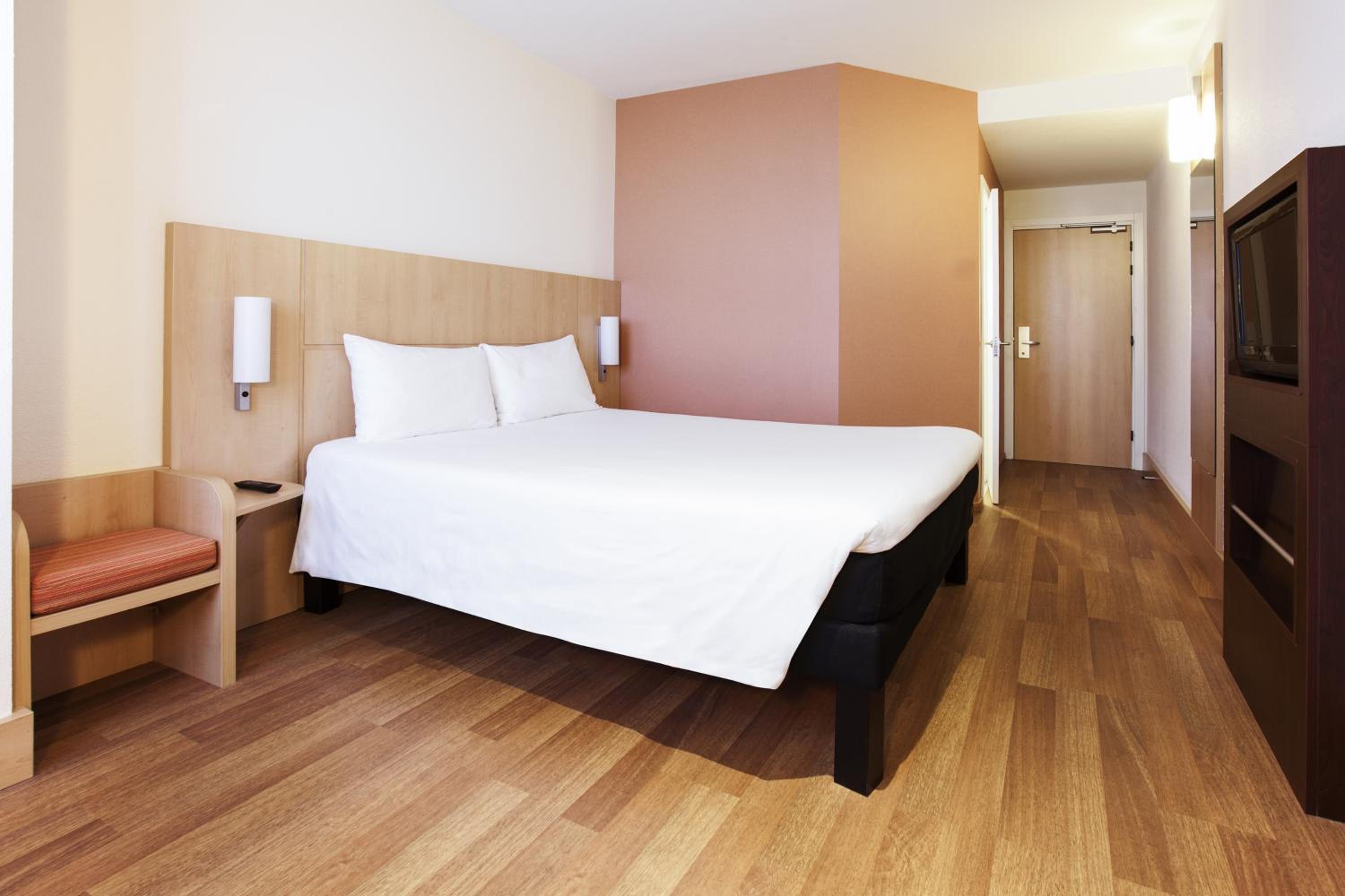 Double Room - Photo 8