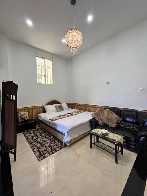 Four-Bedroom House photo 2