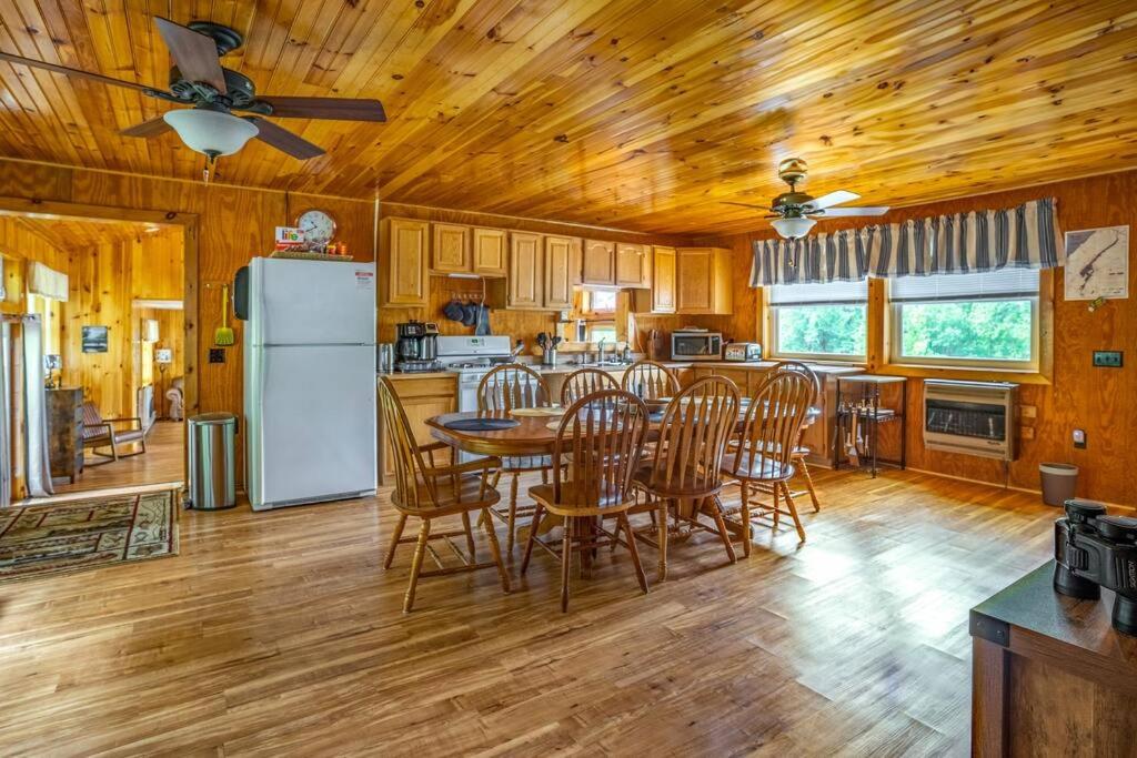 Five-Bedroom House photo 2