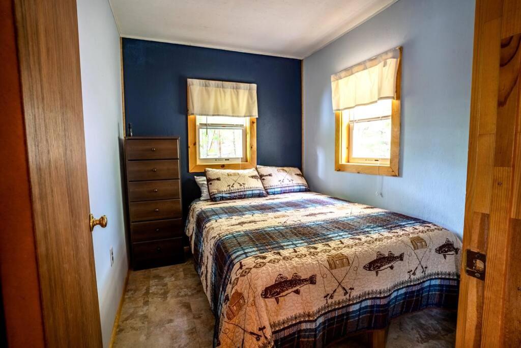 Five-Bedroom House photo 3