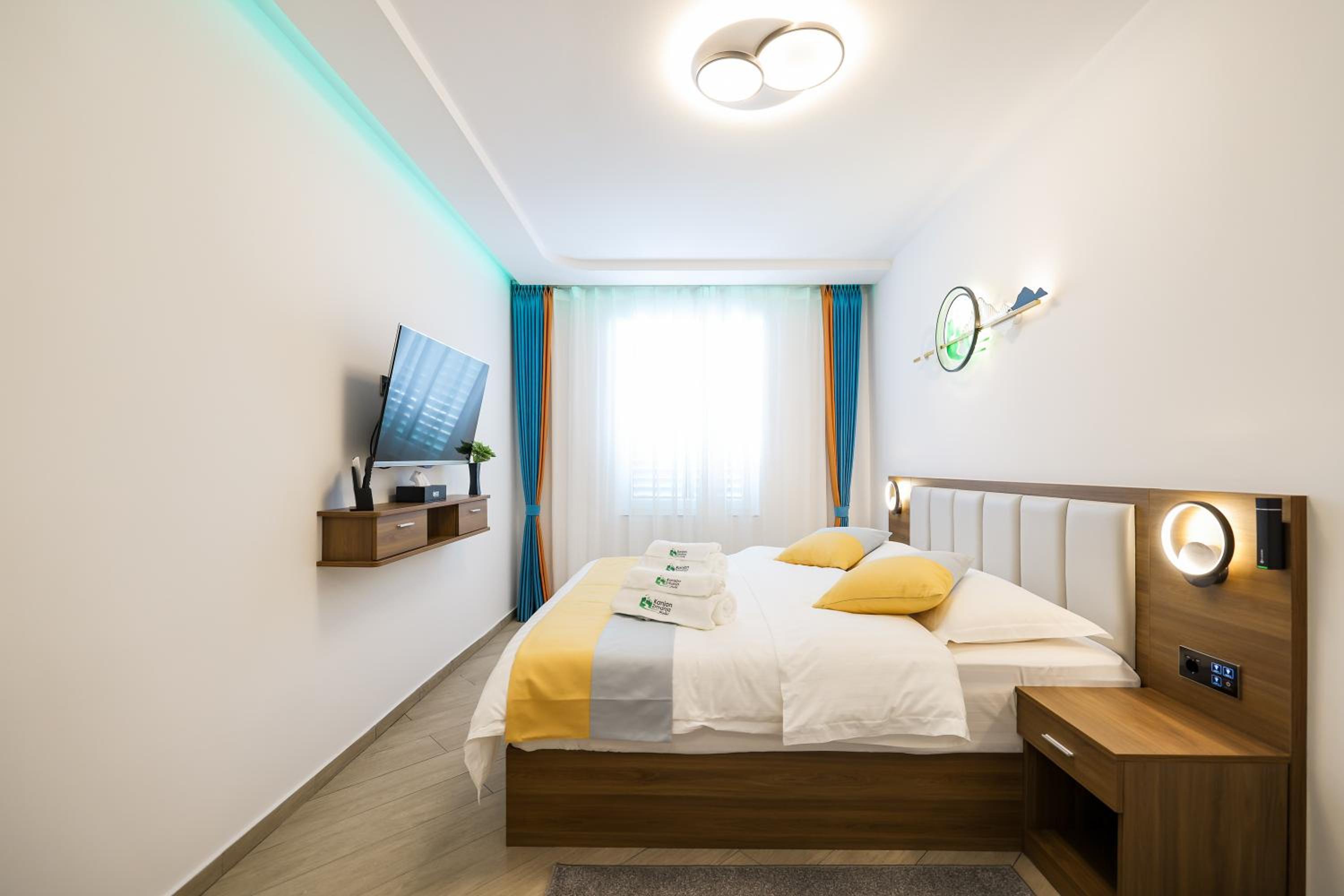 Deluxe King Room photo 1