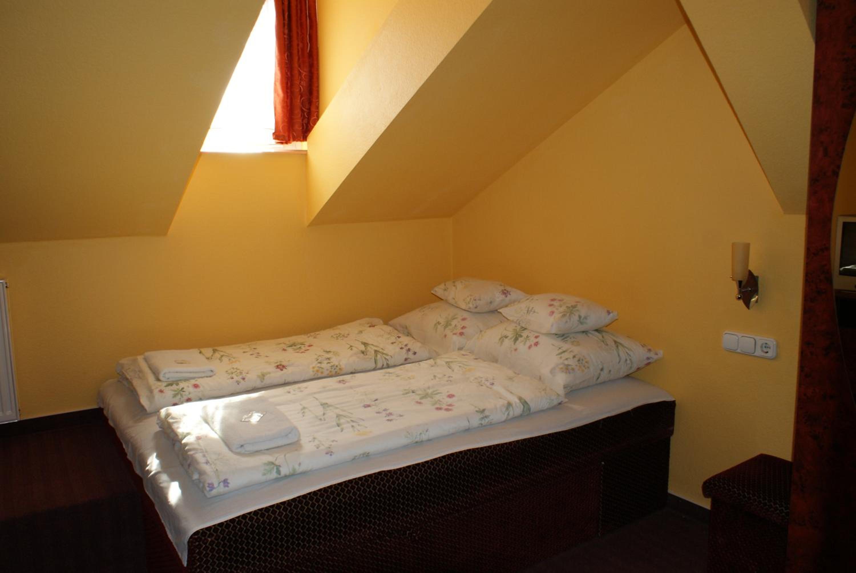 Budget Double Room with Shared Bathroom