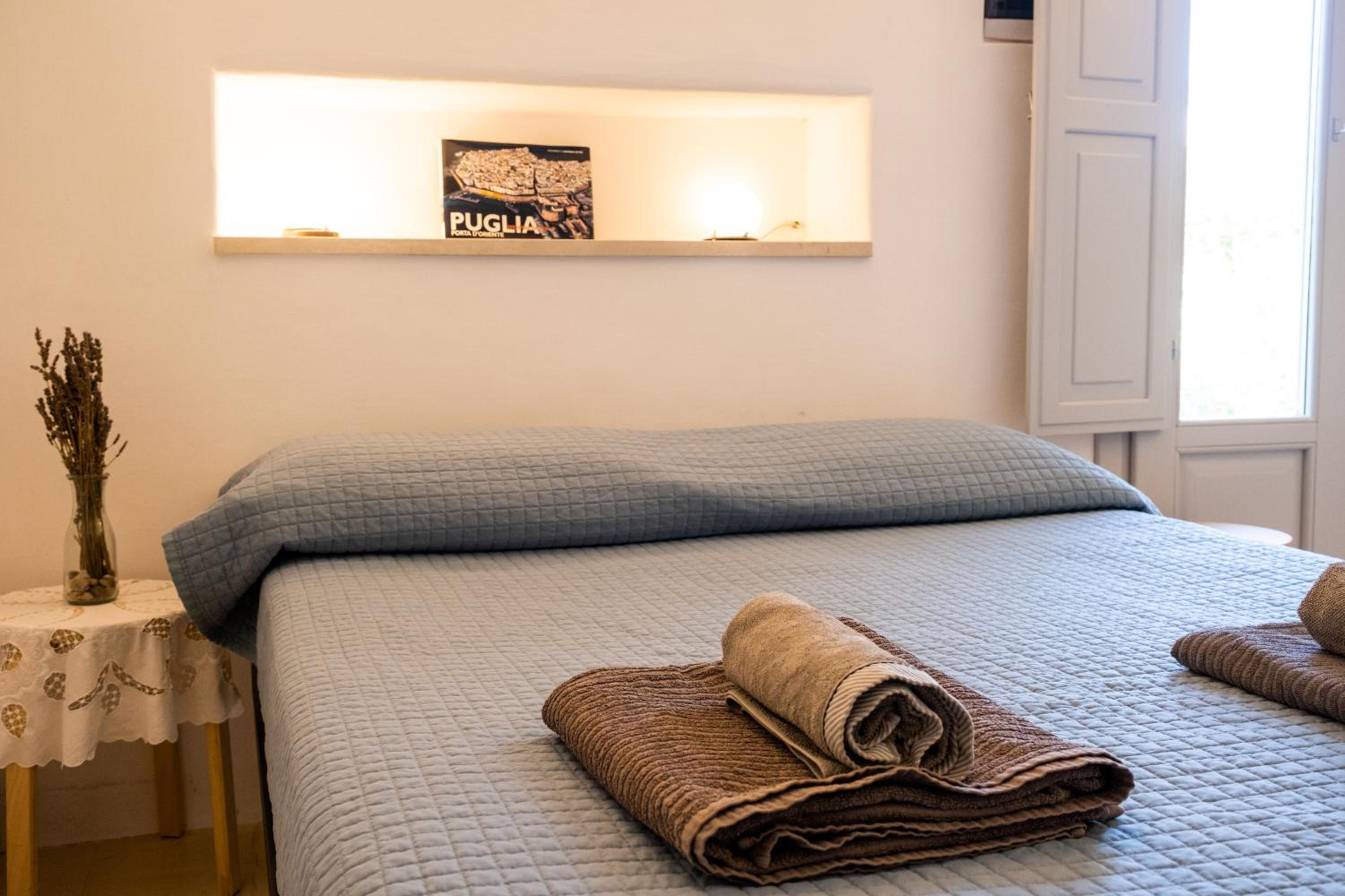 One-Bedroom Apartment - Photo 1