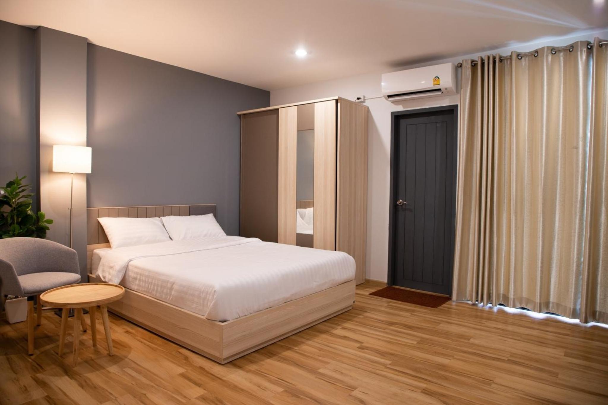 Single Room with Bathroom photo 1