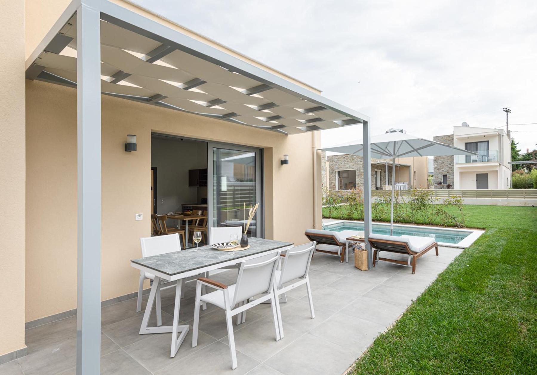 Villa with Private Pool - Photo 2