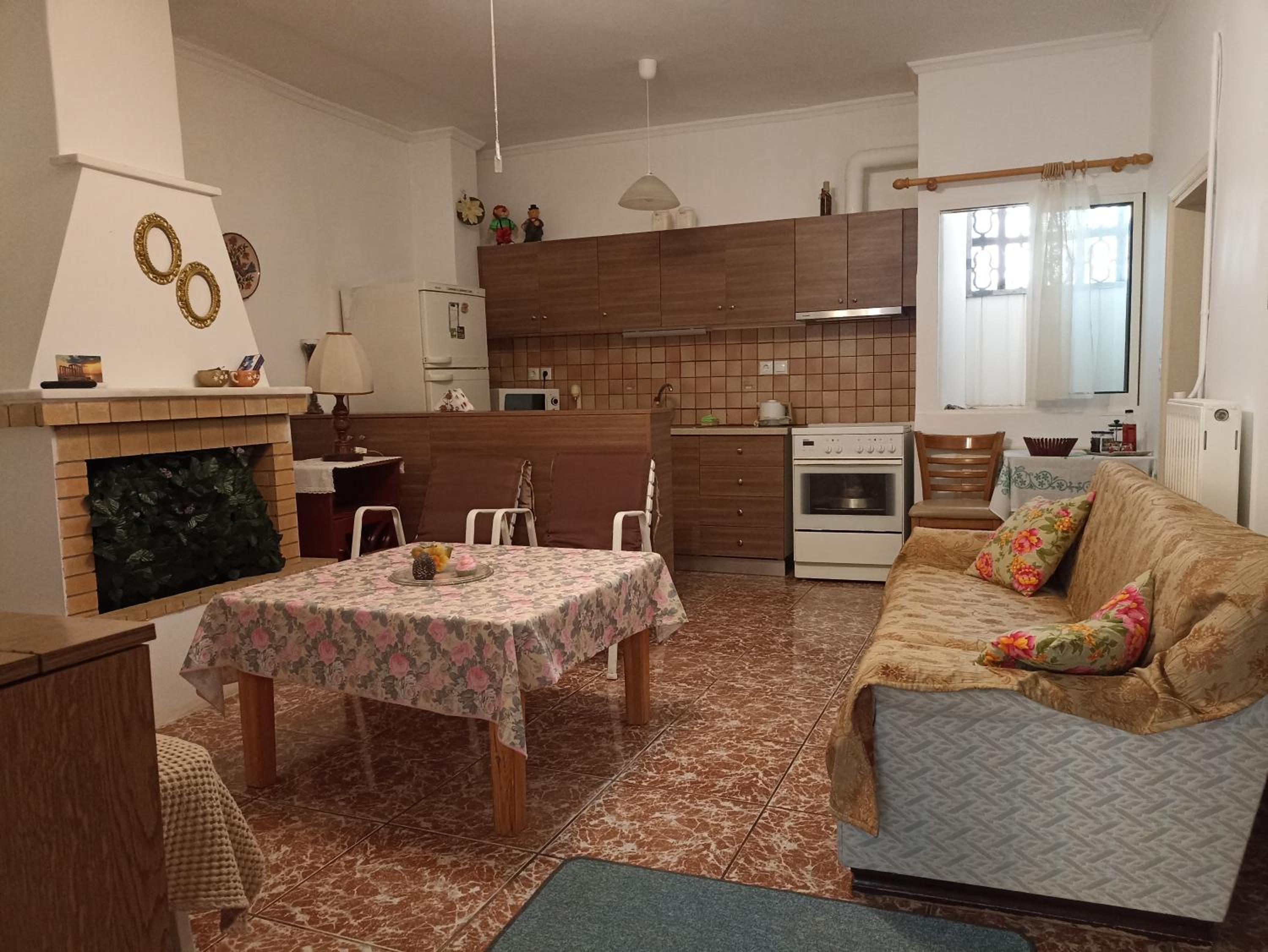 Two-Bedroom House - Photo 32
