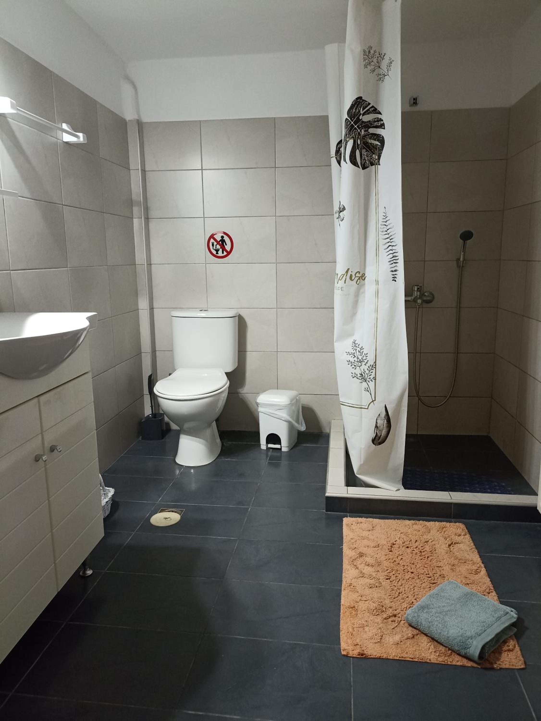Two-Bedroom House - Photo 33