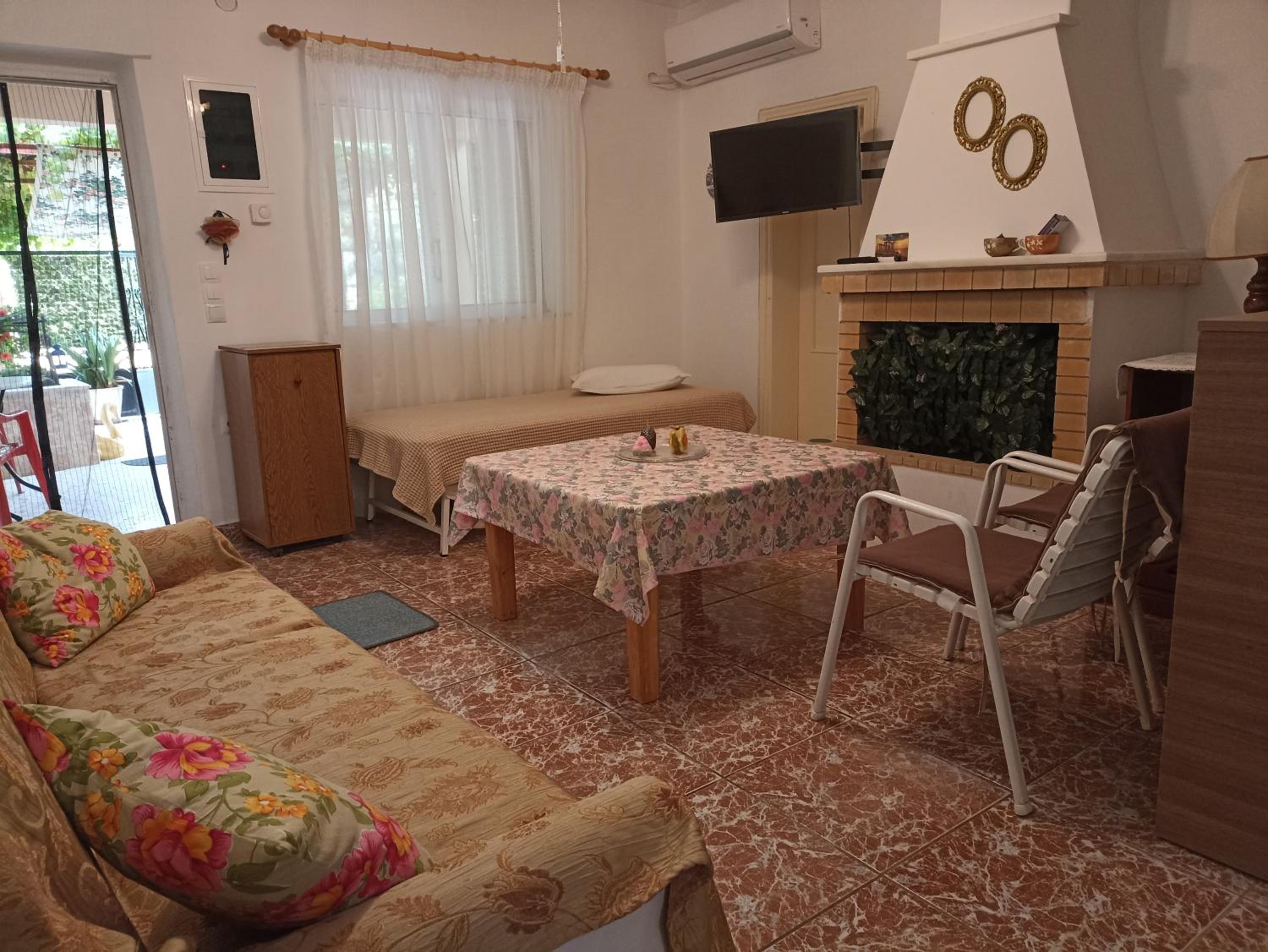 Two-Bedroom House - Photo 12