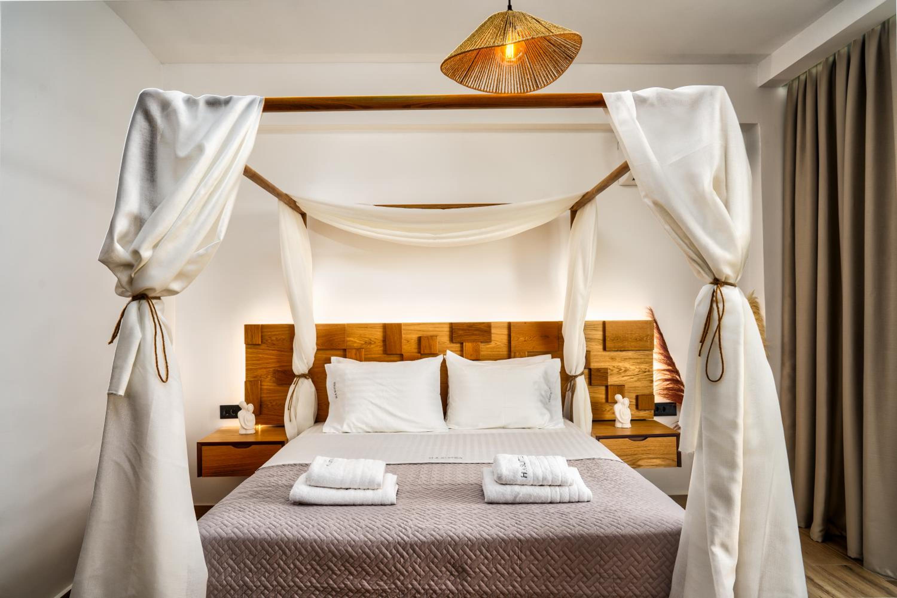Deluxe Queen Suite - Photo 6