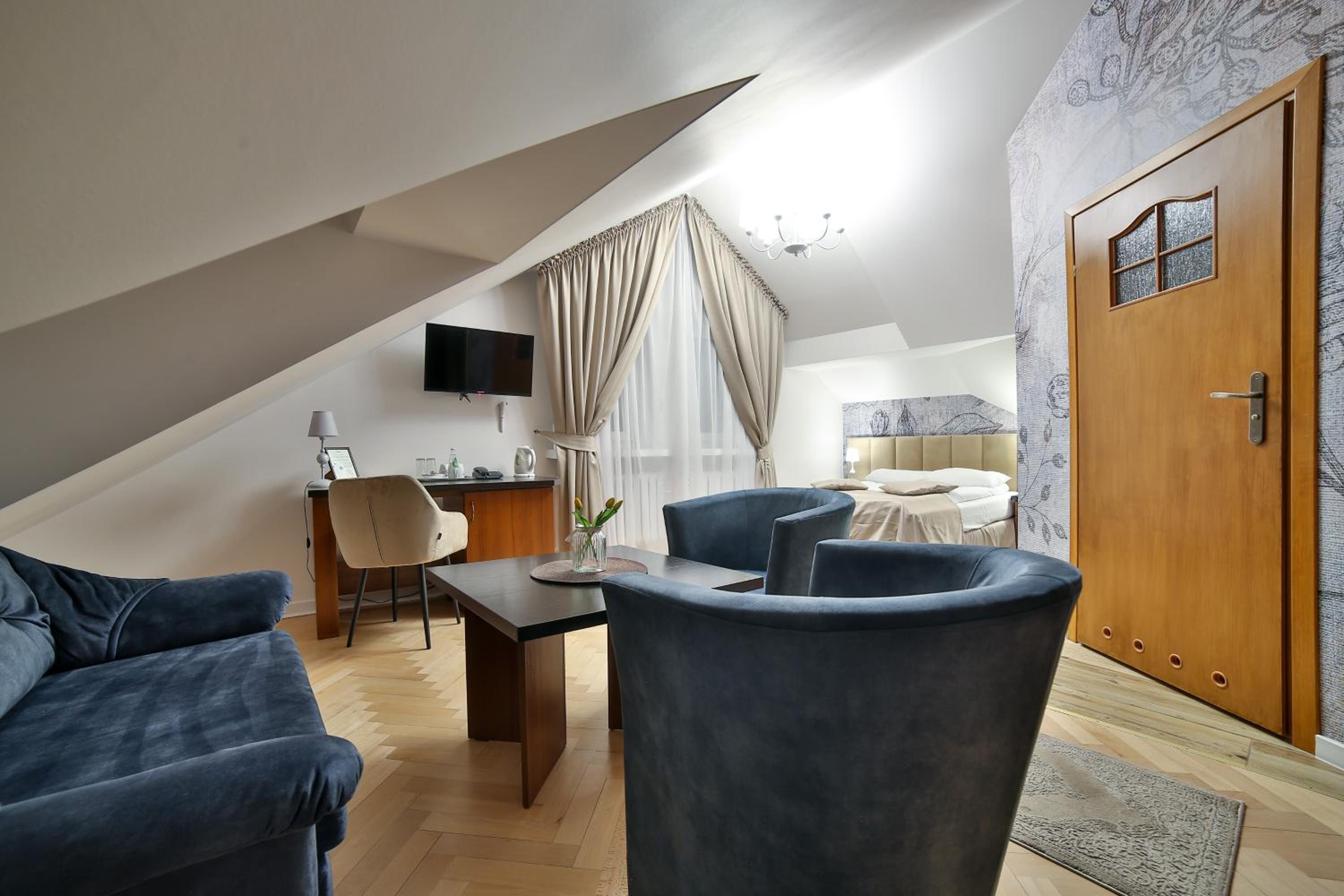 Deluxe Queen Room - Photo 2