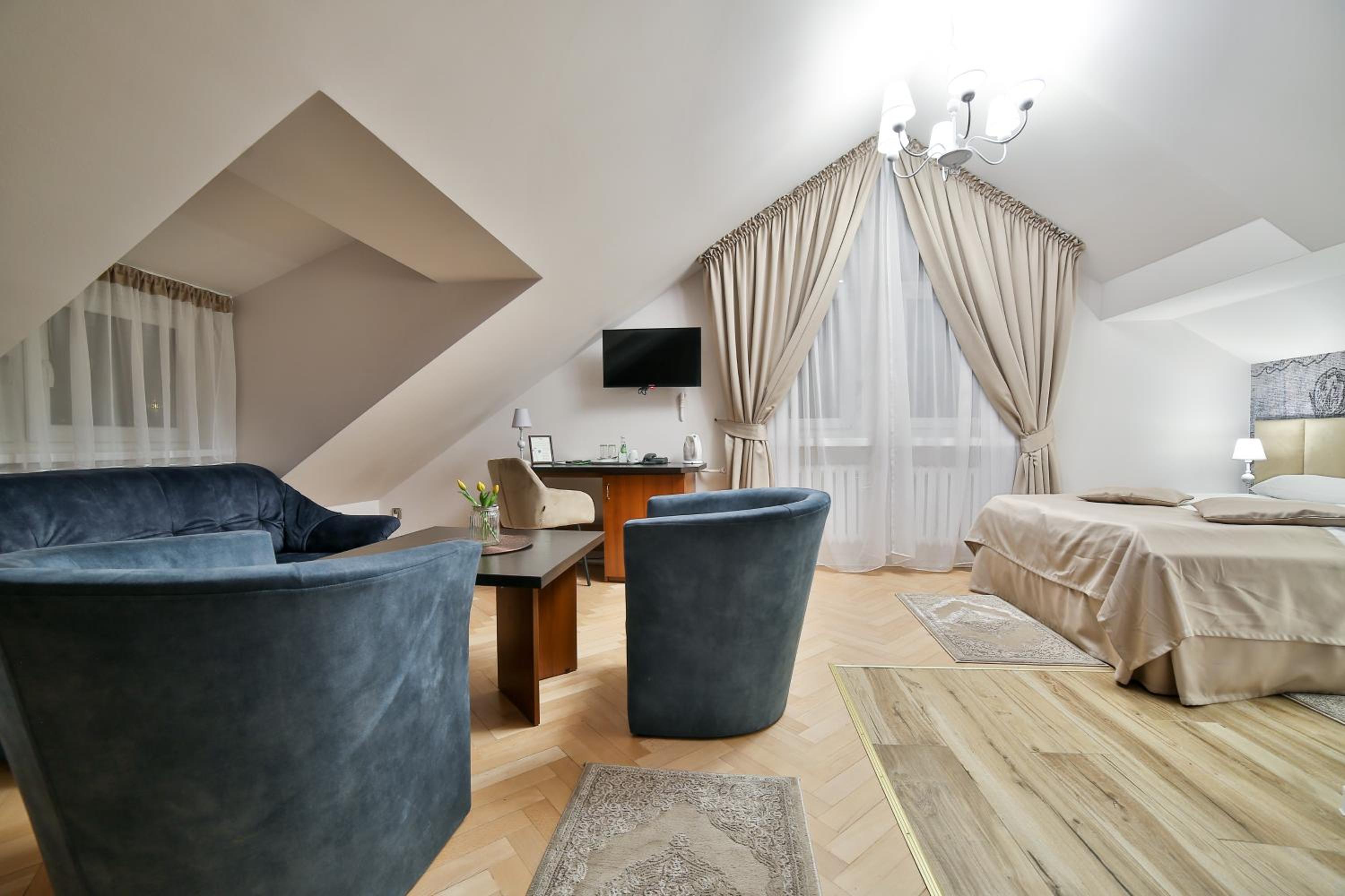 Deluxe Queen Room - Photo 4