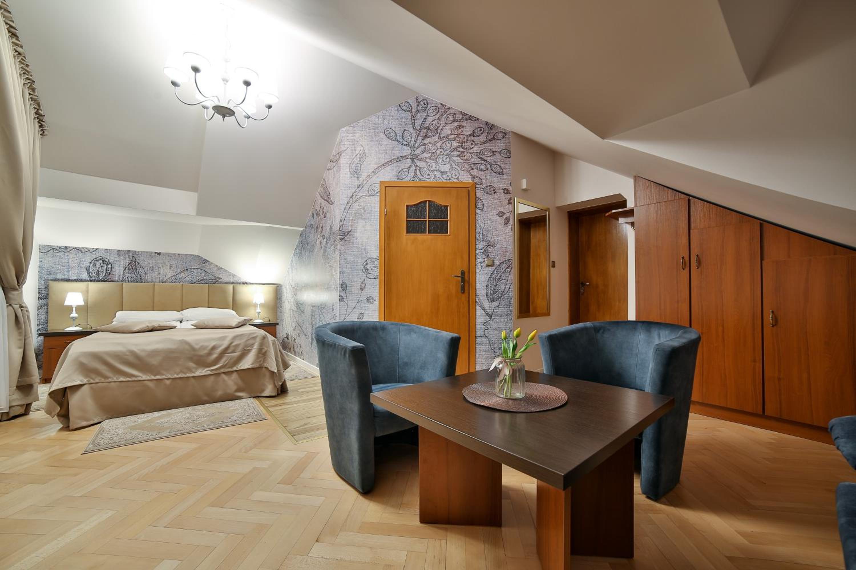 Deluxe Queen Room - Photo 5