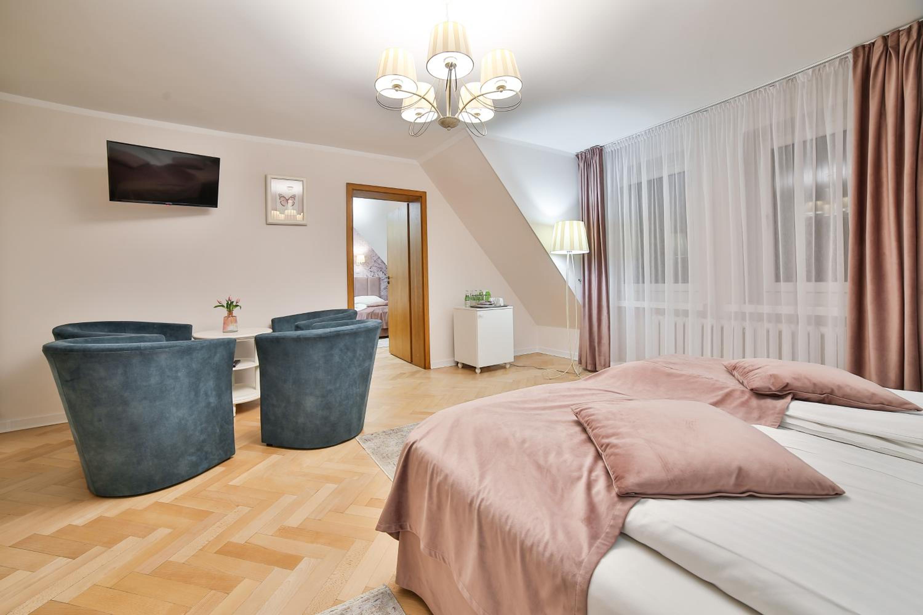 Two-Bedroom Apartment - Photo 23
