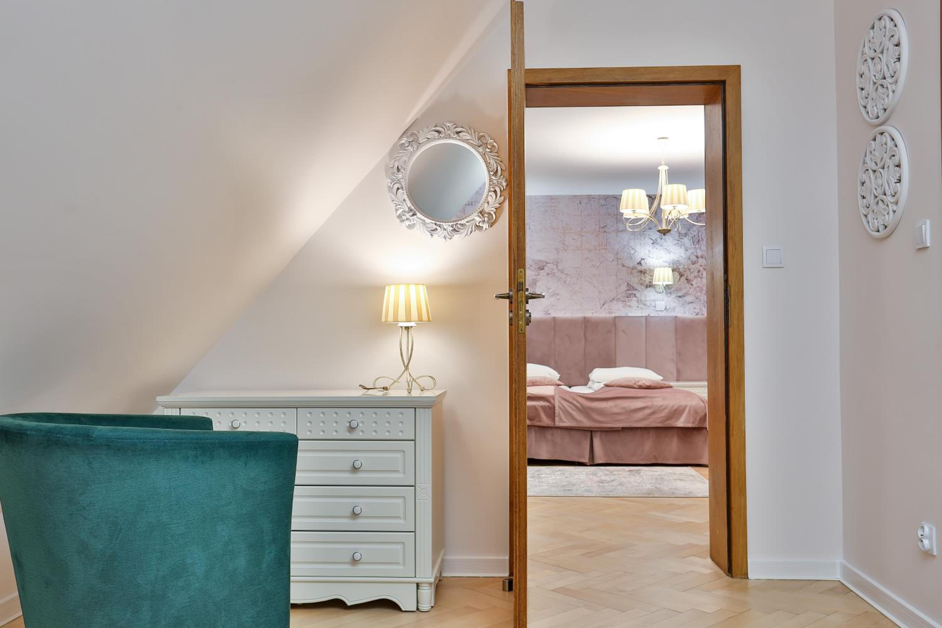 Two-Bedroom Apartment - Photo 11