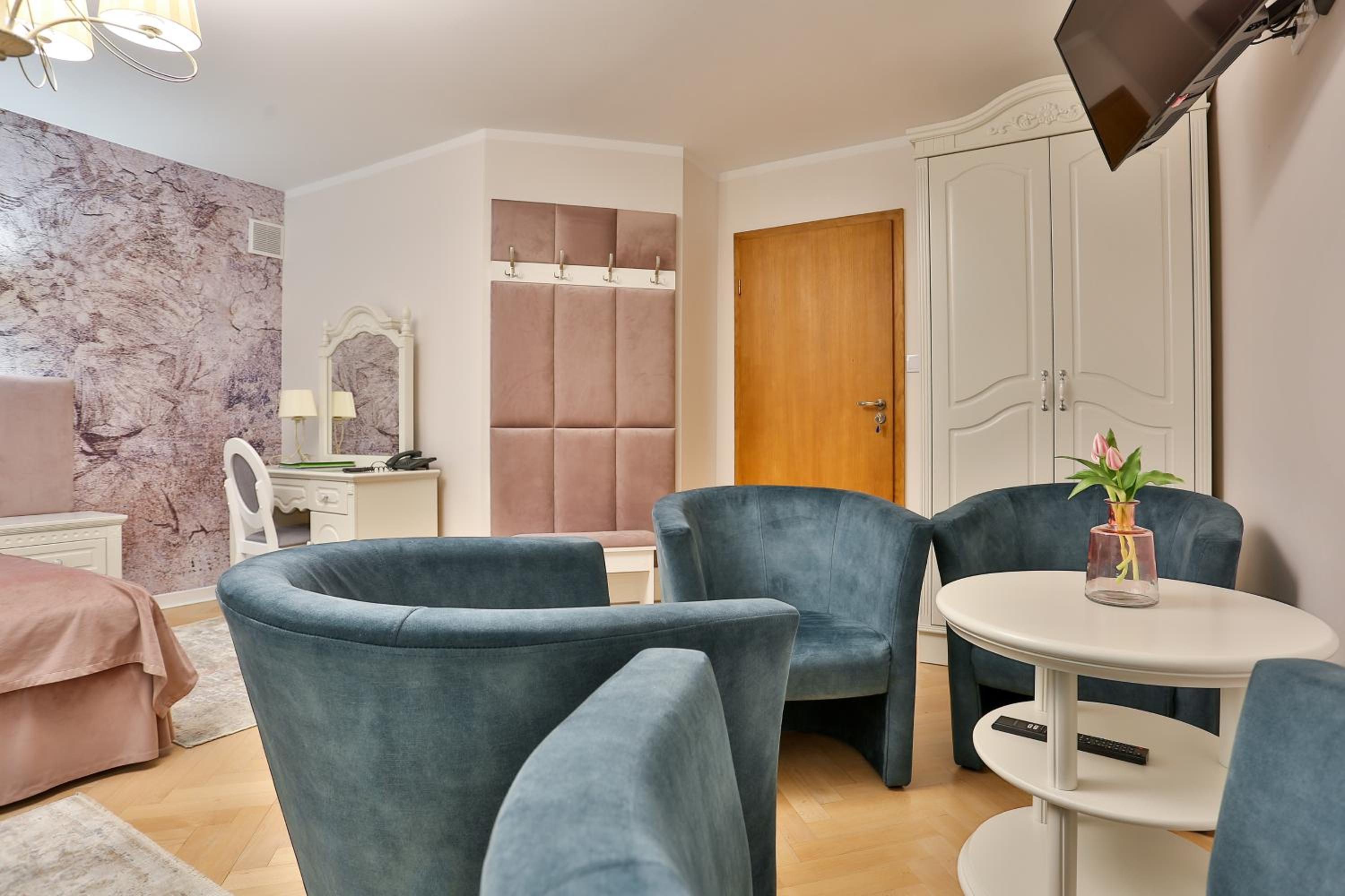 Two-Bedroom Apartment - Photo 7