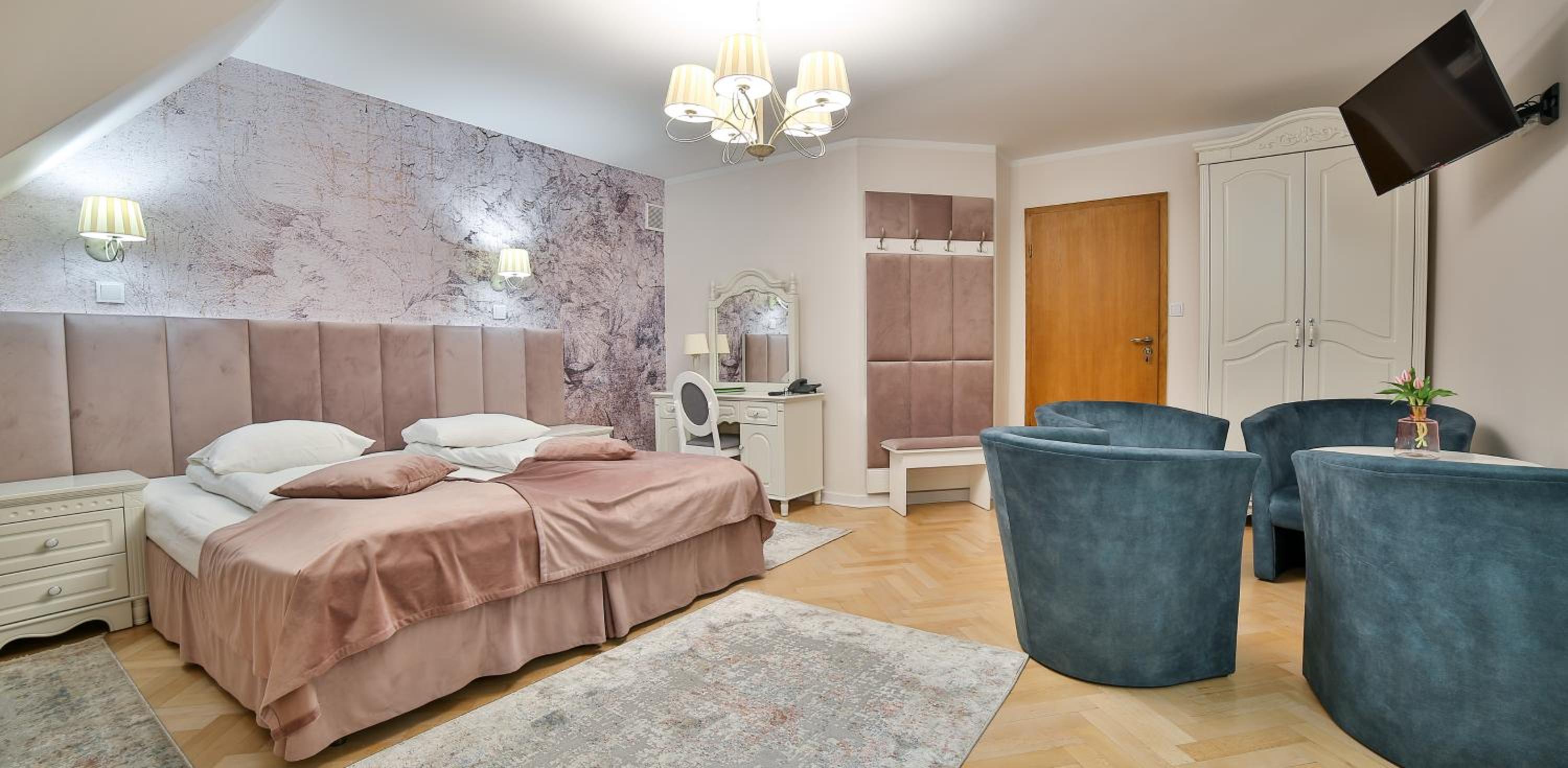 Two-Bedroom Apartment - Photo 4